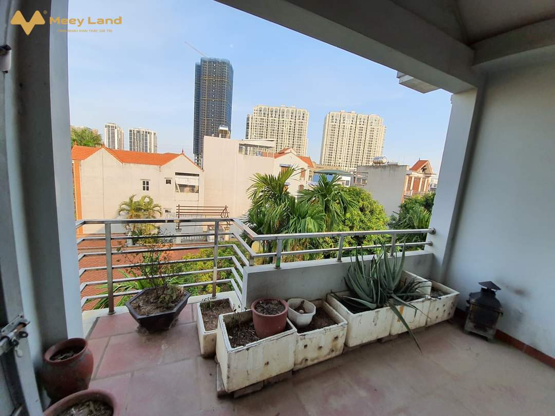 Bán nhà Tây Mỗ Chính chủ xây 60M 4 Tầng,4P Ngủ, nội thất đẹp,ngõ rộng- Nhà diện tích 60M2 xây 4 Tầng: Có 4 phòng ngủ, 3 nhà tắm, sân phơi, gian thờ.- Thiết kế sang trọng, nội thất mới hiện đại nhất.- Ngõ trước nhà rộng, trải gạch sạch sẽ, sân để xe thoải mái.- Chỉ 80m ra đường lớn, ô tô tránh nhau, kinh doanh, bãi đỗ ô tô.- Khu vực, yên tĩnh, văn minh.- Giá nhà 3 tỷ 500 triệu (bao chí phí chuyển nhượng).Liên hệ: Em Vượng SDT 0333-881-623có zalo).- Tư vấn mua bán nhà đất.