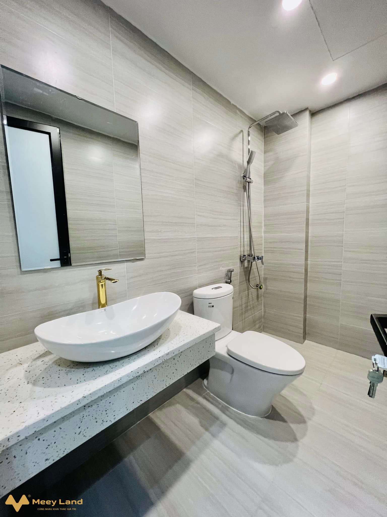 Bán nhà Tây Mỗ, Mặt Ngõ,Lô góc, Ô tô đỗ xây 42M 5 Tầng,view thoáng,5P Ngủ- Diện tích 42m.- Ngõ trước nhà gần 3m, xe morning lùi cửa, cách đường ô tô dừng đỗ 15m- Nhà xây mới, thiết kế hiện đại, phòng nào cũng có ánh sáng tự nhiên.- Tầng 1 để xe, khu bếp ăn- Tầng 2: phòng khách và phòng ngủ- Tầng 3+ 4 : mỗi tầng 2 phòng ngủ- Tầng 5 : 1 phòng ngủ có thể làm phòng tâm linh + khu phơi giặt, trồng hoa.- Vị trí nằm trong khu dân cư văn minh, hàng xóm thân thiện.- Nhà gần chợ Sáng Tây Mỗ, gần bãi gửi xe ô tô (gửi xe nhà văn hóa)- Nhà cách Vinhomes Smart City gần 1 km, tận hưởng nhiều tiện tích xung quanh.- Nhà gần các tuyến đường lớn như đường 70 (quy hoạch mở rộng 8 làn đường), đường đại lộ Thăng Long đi lại thuận tiện.- nhà mở bán giá : 3 tỷ 550 triệu  bao phí sang tên.- Gọi ngay em Vượng (24/24) để xem nhà trực tiếp- SĐT/zalo 033.388.1623