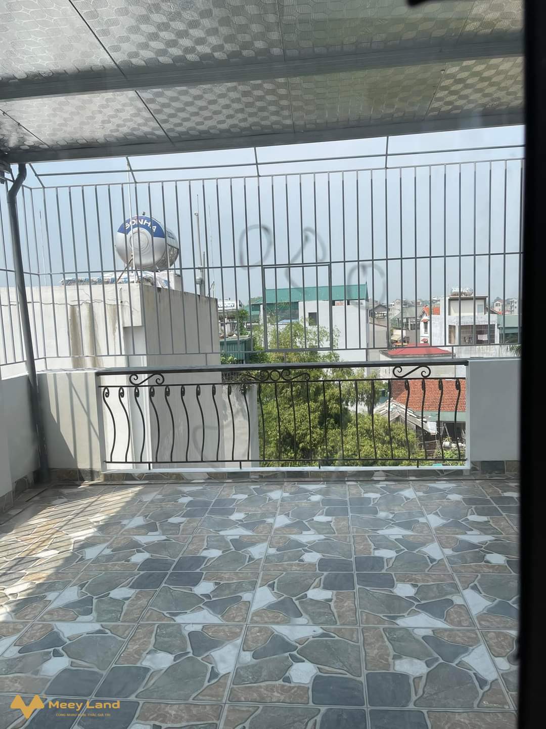 Bán nhà mặt ngõ Tây Mỗ, Nam Từ Liêm xây 5 Tầng, ngõ taxi thoáng, ô tô đỗ giá 3 tỷ- Nhà xây mới 5 Tầng: 4 phòng, 3 nhà tắm, sân phơi, gian thờ.- Ngõ trước nhà rộng thông thoáng, trải nhựa sạch sẽ.- Chỉ 30m ra bãi đô ô tô ngày đêm, an ninh tốt.- Tiện ích đầy đủ, trường học các cấp, chợ trung tâm mua sắm.- Gần đường phố lớn:Đại Lộ Thăng Long, Mỹ Đình, Hà Đông.- Sát khu VinCom tiện ích sầm uất, khu vui chơi mua sắm.- Giá nhà 3 tỷ ( có thỏa thuận).- Liên Hệ : SĐT/zalo 033-388-1623. để xem nhà trực tiếpTư Vấn Mua Nhà Đất Hà Nội.#hànội #muanhà #muađất #bánnhà #bánđất #muanha #bannha #namtừliêm #bắctừliêm #hoàiđức #nhàđẹp #bấtđộngsản