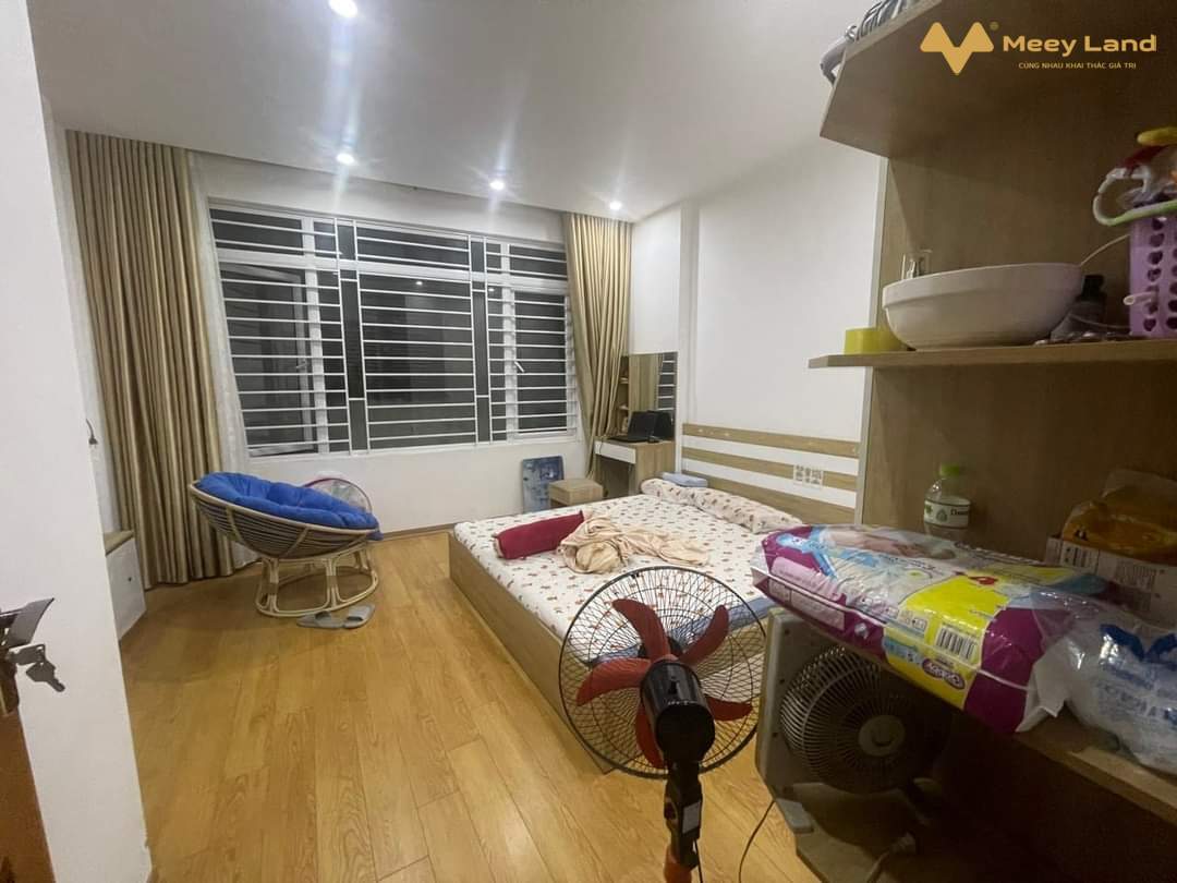 Bán nhà An Khánh, tự xây, 40m2 x 5 tầng, tặng nội thất, gần đường lớn, khu biệt thự