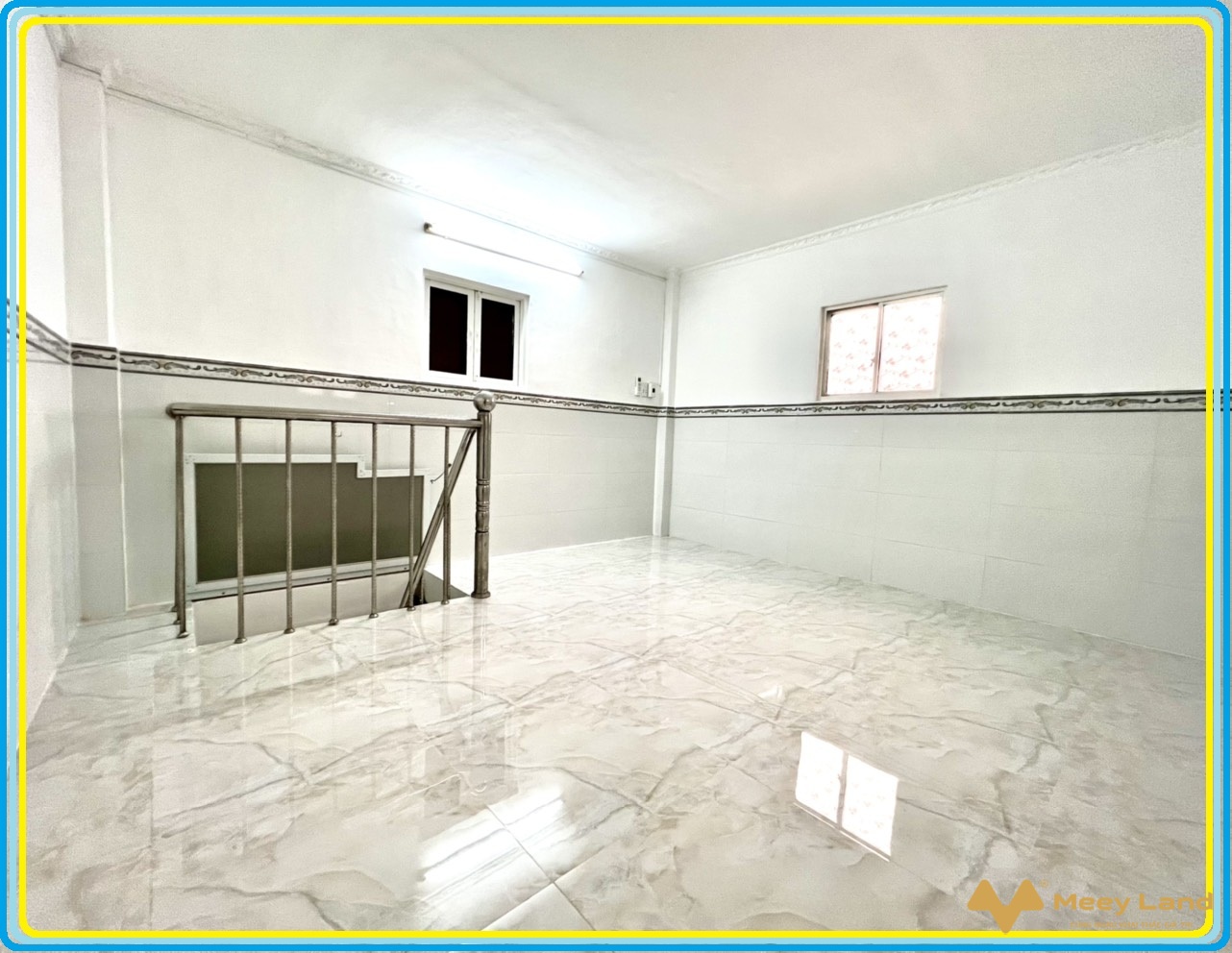 Cần bán rẻ nhà nhỏ xinh 1 trệt 2 lầu trung tâm quận 1, Hồ Chí Minh