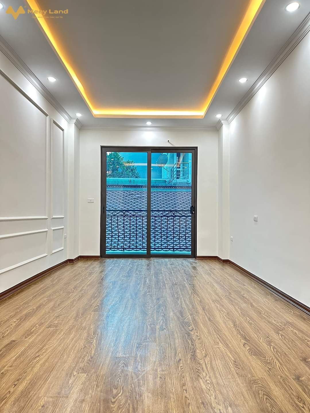 Chỉ 2.3 tỷ nhà đẹp Ngã Tư Canh, đi Mỹ Đình 3km 32M x 5 Tầng,nội thất mới view thoáng- Diện tích 32M2 5 Tầng, 4 phòng ngủ, 3 nhà tắm, gian thờ, sân phơi- trước nhà có sân để xe thoải mái, chỉ 50m ra đường ô tô đỗ, nhà văn hóa, trung tâm thể thao.- nhà có nội thất mới đầy đủ công năng sử dụng.- Gần đường Trinh Văn Bô, Nhổn, Mỹ Đình, Cầu Giấy, Hồ Tây.- Sổ đỏ chính chủ pháp lý chuẩn sẵn sàng giao dịch.- Giá nhà: 2 tỷ 300 triệu (bao chi phí chuyển nhượng ).- Vui lòng liên hệ :Văn Vượng 033-388-1623/ 0944958199 (có Zalo)-Tư Vấn Mua Bán Nhà Đất    -- Xin cảm ơn!
