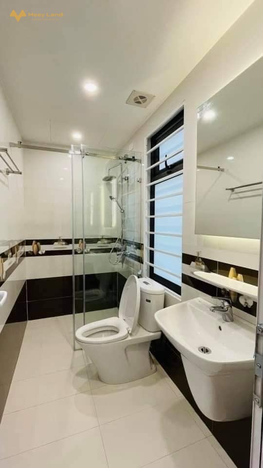 Nhà riêng Tây Mỗ, Nam Từ Liêm 35M x 5 Tầng, 2 mặt thoáng, ô tô đỗ gần giá 2.5 tỷ- Diện tích nhà 32M2 5 Tầng, 4 phòng ngủ, 3 nhà tắm, gian thờ, sân phơi- nhà có nội thất mới đầy đủ công năng sử dụng.- trước nhà có sân để xe thoải mái, chỉ 50m ra đường ô tô đỗ.- gần nhà văn hóa, trung tâm thể thao, trường học các cấp, chợ sầm uất.- Gần đường : Đại Lộ Thăng Long, Mỹ Đình, SA Đôi, Hà Đông.- Sổ đỏ chính chủ pháp lý chuẩn sẵn sàng giao dịch.- Giá nhà: 2 tỷ 500 triệu (bao chi phí chuyển nhượng ).- Vui lòng liên hệ :Văn Vượng 033-388-1623/ 094-495-8199 (có Zalo)-Tư Vấn Mua Bán Nhà Đất.- Xin cảm ơn!#muanha #bannha #muadat #bandat