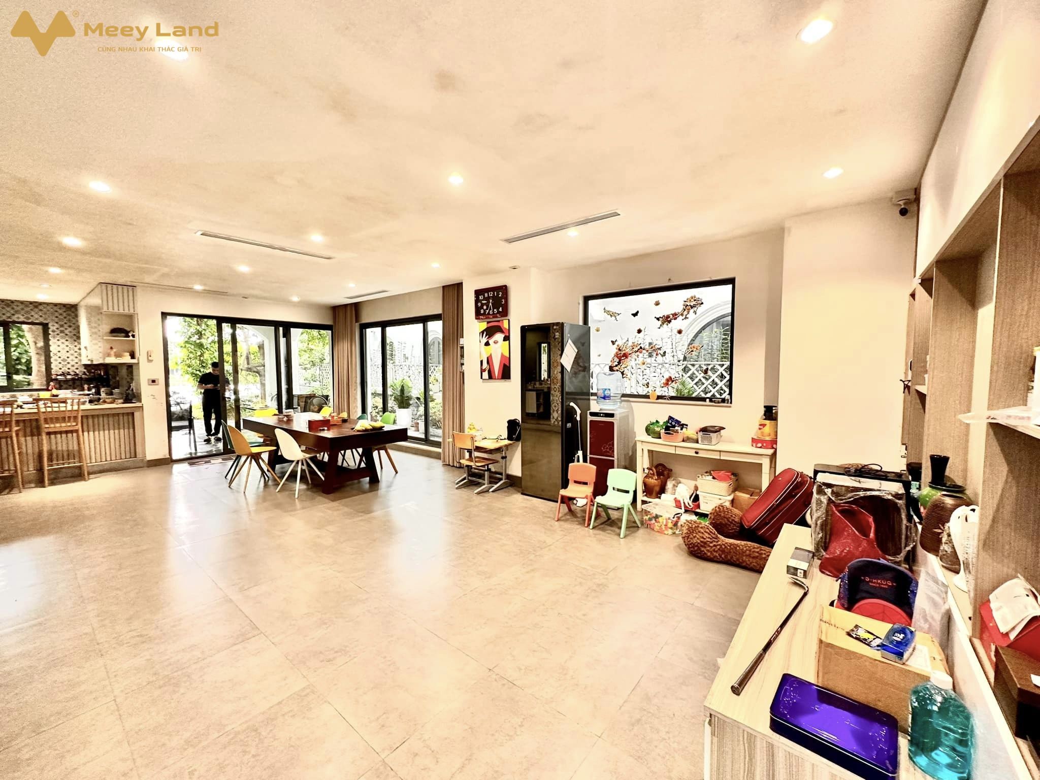 Bán biệt thự Vinhomes Reverside Long Biên, sổ đỏ chính chủ, giá tốt