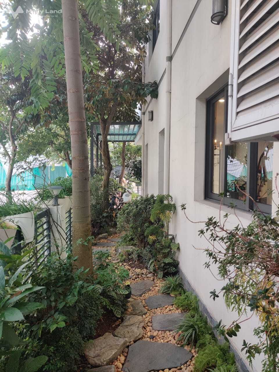 Bán biệt thự Vinhomes Thăng Long, lô góc, view hồ giá tốt nhất, tặng full nội thất