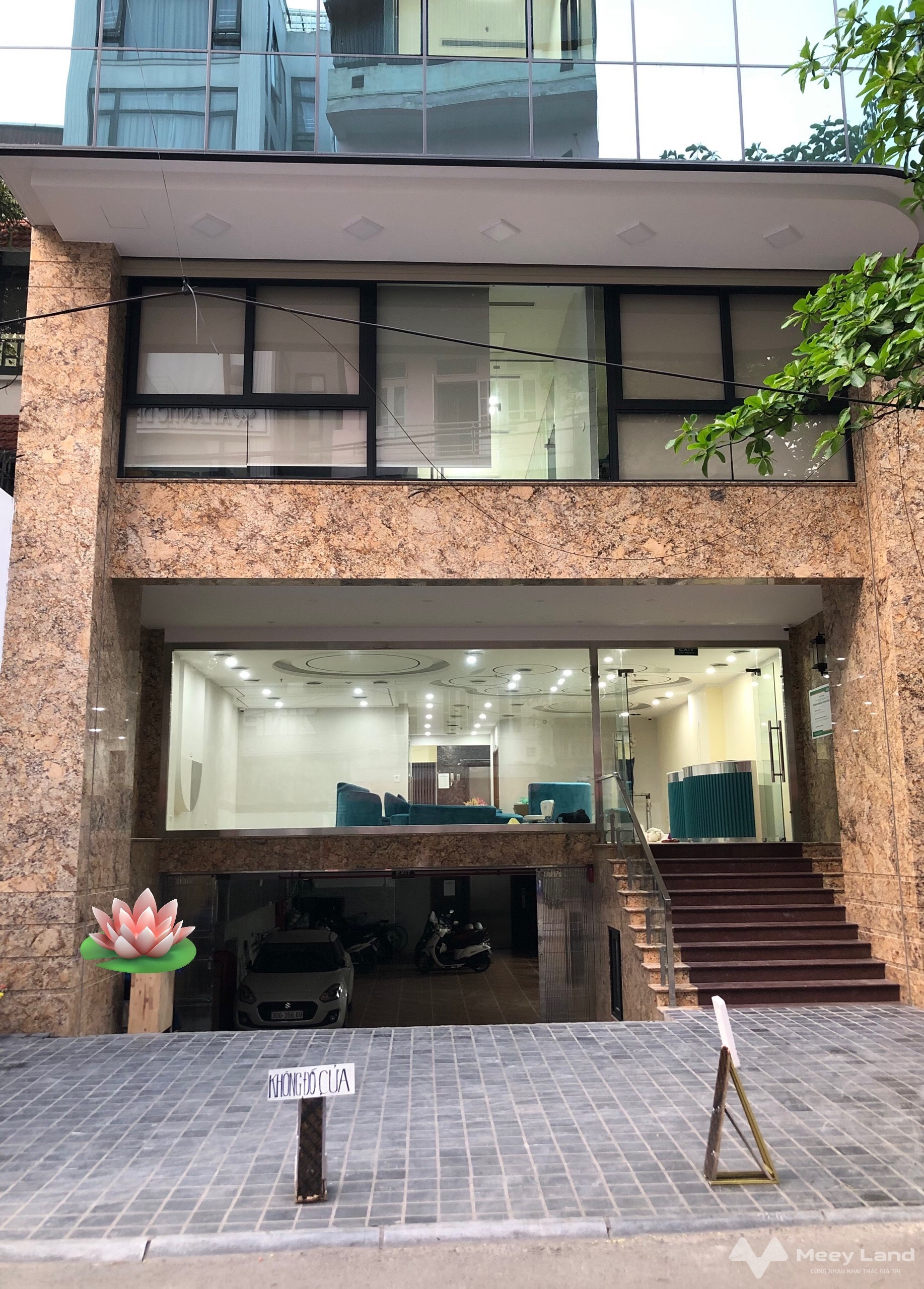 Bán tòa nhà mặt phố trung tâm khu đô thị Trung Hòa, Nhân Chính, 222m2 x 9 tầng mới tinh