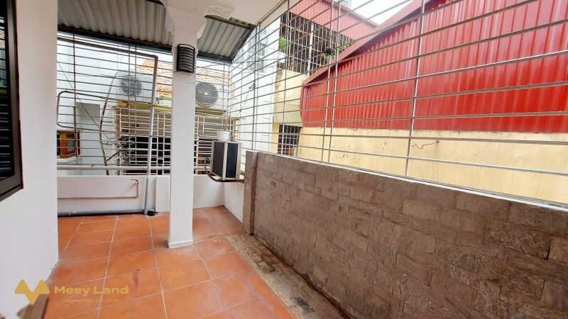 Bán gấp nhà mặt phố Huế, quận Hai Bà Trưng, Hà Nội, mặt tiền 5m