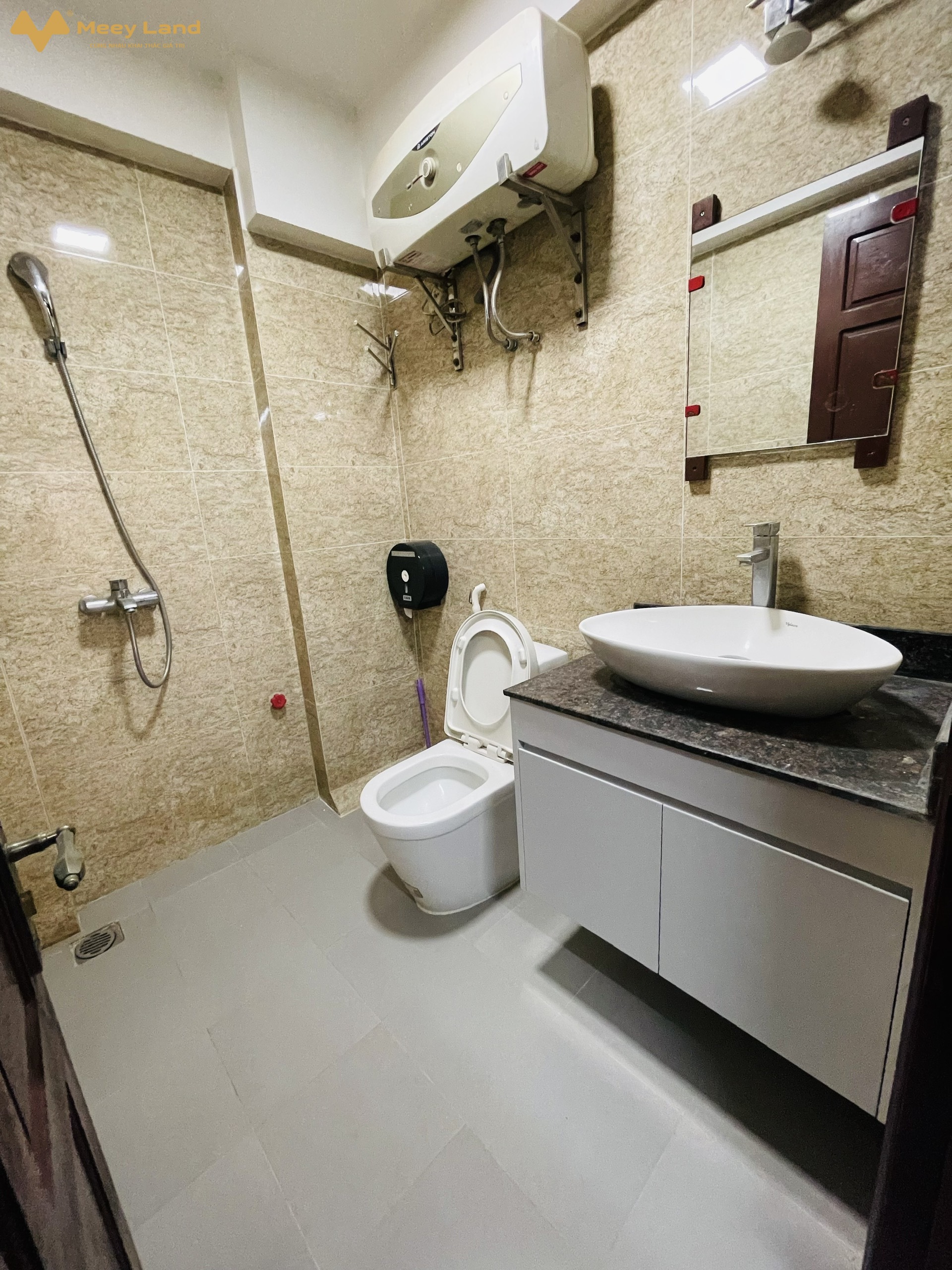 Bán Biệt Thự LK Vigracera Đại Mỗ, Nam Từ Liêm 78M 4 Tầng- kinh doanh-Văn Phòng- Đường trước nhà rất rộng, 3 oto tải tránh nhau được, vỉa hè 5m. Oto đỗ trước nhà thoải mái cả ngày đêm.- Nhà 4 tầng Thiết kế gara oto rộng để 2 con xe 7 chỗ  thoải mái . Nhà không xây 2 mặt thoáng trước sau.- Tầng 1: gara để xe, phòng khách , bếp ăn.- Tầng 2 + 3: mỗi tầng 2 phòng ngủ.- Tầng 4:  Phòng thờ, sân phơi. - Sổ đỏ vuông vắn sẵn sàng giao dịch.- Ngay đường lớn: Sa Đôi, QL 70, FLC, Tố Hữu, Hà Đông.-	Giá nhà: 9 tỷ 500 triệu ( bao chi phí chuyển nhượng , thương lượng).-	Anh Chị quan tâm lh : 033-388- 1623. ( có zalo)