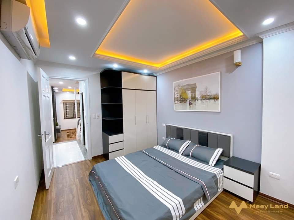 Bán nhà An Khánh, giáp Đại Lộ Thăng Long 39M 4 Tầng, 4P Ngủ, ngõ rộng, ô tô đỗ gần nhà+ Vị trí nhà ở gần Đại Lộ Thăng Long, bán kính 1km KĐT Vinhomes Smart City, Splendora, KĐT Nam An Khánh, tận hưởng mọi tiện ích xung quanh, giao thông thuận tiện đến trung tâm thành phố...- Tầng 1: P. Khách + P. Bếp + Wc.- Tầng 2 + 3: Mỗi tầng có 2 phòng ngủ + Wc.- Tầng 4: Phòng thờ + sân phơi...- Gần Đường lớn: Đại Lộ Thăng Long, Lê Trọng Tấn, Nam Thăng Long, Mỹ Đình , Hà Đông.- Nhà ngay bãi ô tô, đỗ được 30 cái ngày đêm thoải mái.- Hỗ trợ vay ngân hàng chỉ 1.5 tỷ nhận nhà ở ngay.- Giá nhà 3 tỷ 200 triệu (bao chi phí chuyển nhượng).- SDT Liên Hệ: 0333 881 623/ 0944 958 199Đã sao chépcó Zalo).Xin chân thành cảm ơn.