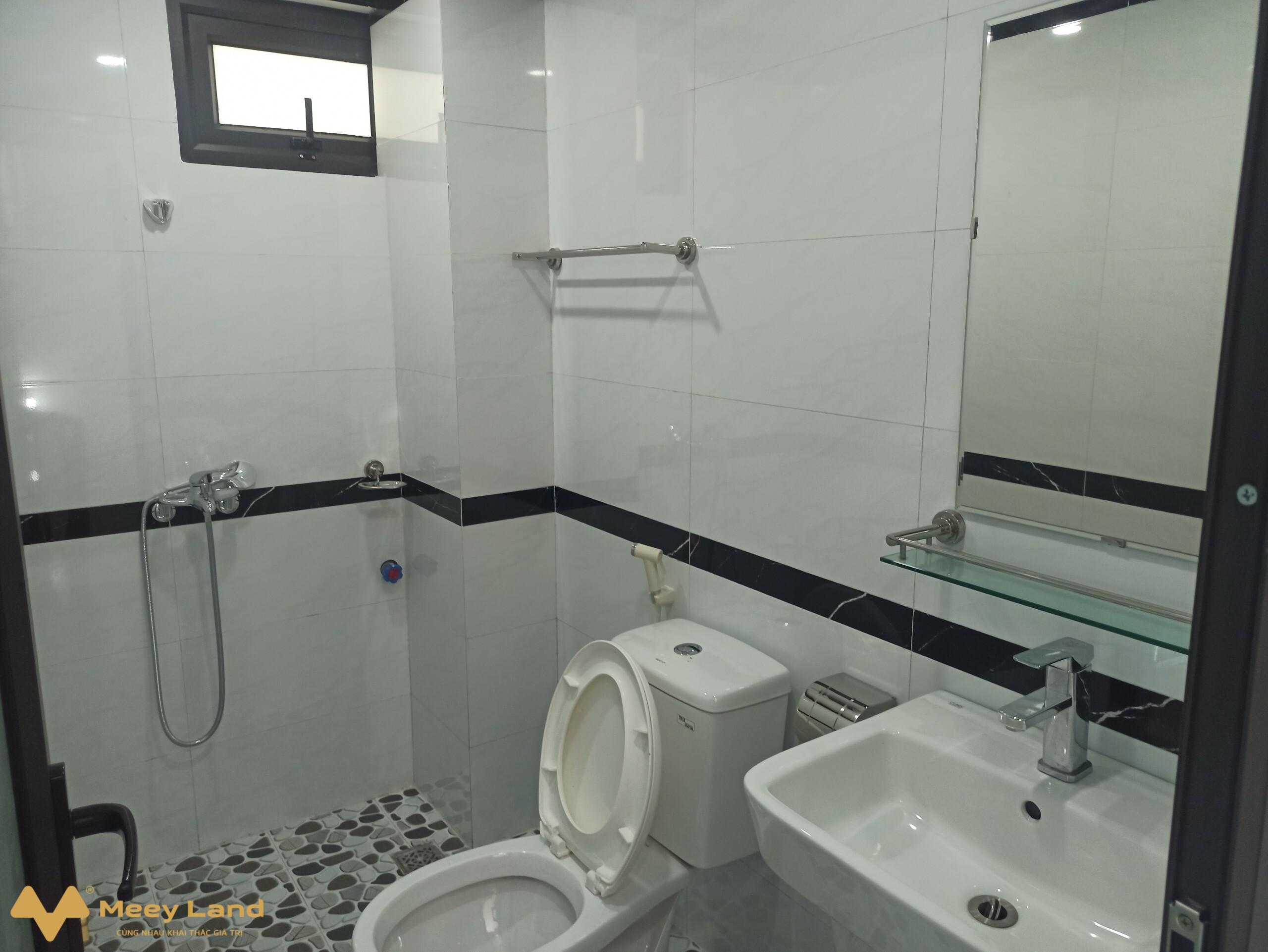 Nhà đẹp An Khánh 32m2, 5 tầng, 3 ngủ, ô tô đỗ sát nhà, view thoáng, gần VinSmart City