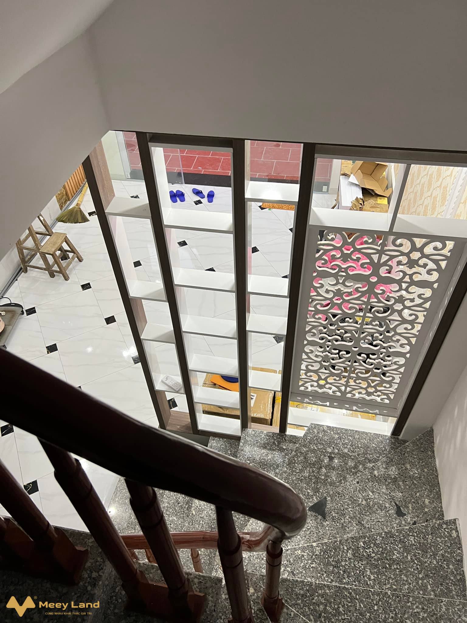 Bán nhà mới Kim Chung 33m2, 5 tầng, 3 ngủ, ngõ rộng thoáng, gần đường 32, giá 4.2 tỷ