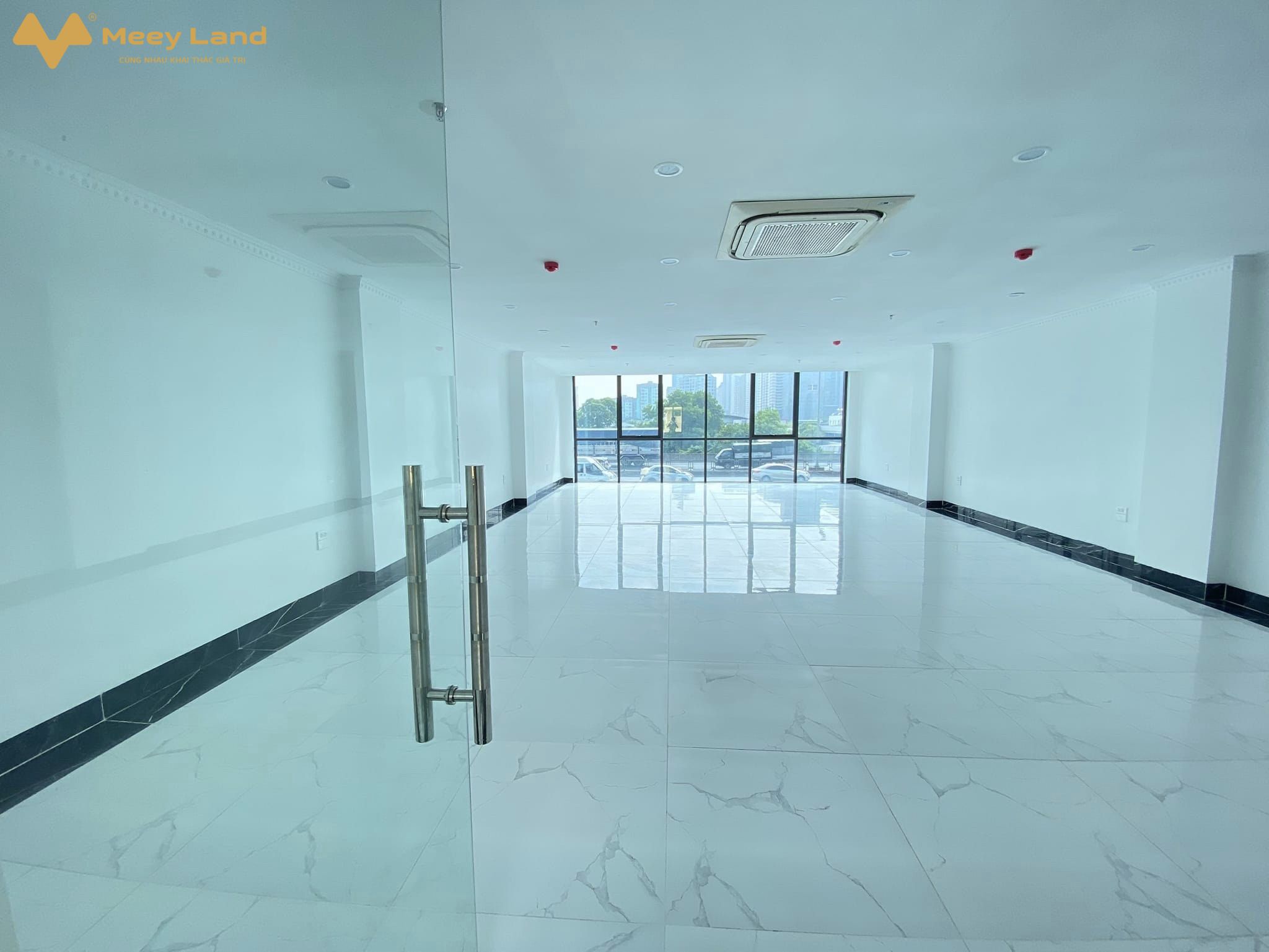 Chính chủ bán tòa nhà 9 tầng, thang máy mặt phố Khuất Duy Tiến, Thanh Xuân, vị trí đắc địa