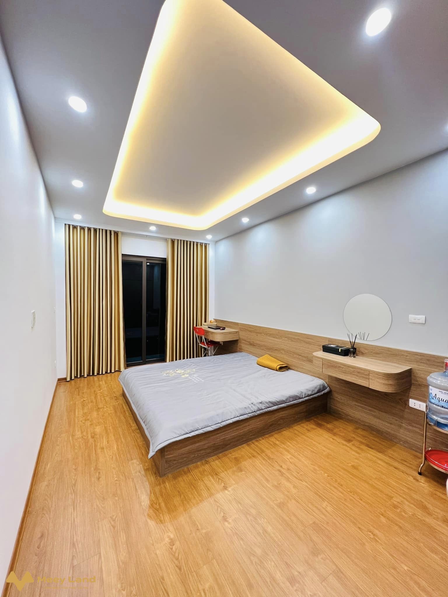 Bán nhà cuối phố Trịnh Văn Bô, Phương Canh 33m2, 5 tầng, nội thất mới, giá 4.6 tỷ