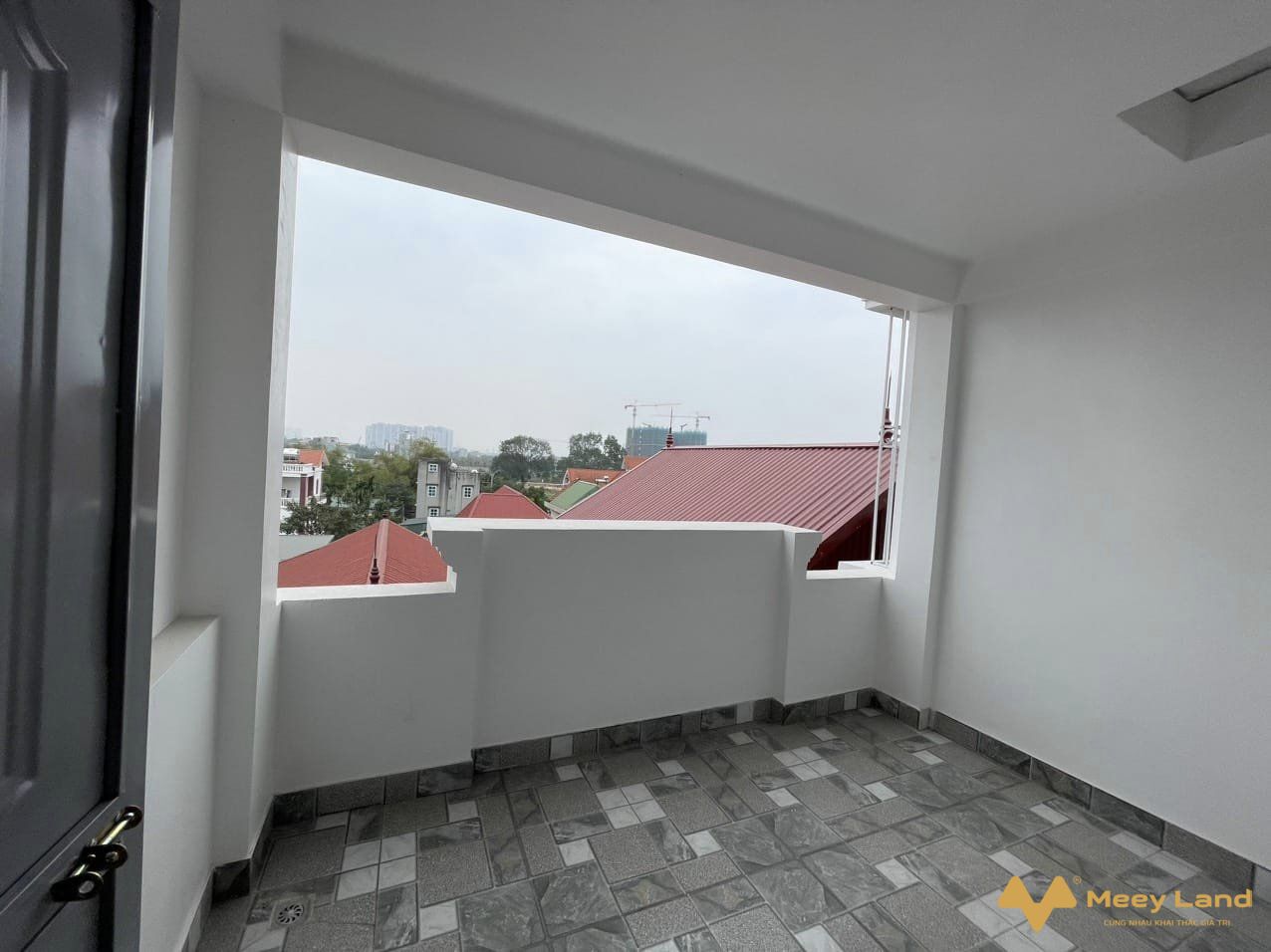 Bán nhà Di Trạch gần đường 32, phố Nhổn, xây 5 tầng, 4 phòng, chỉ 30m đường ô tô đỗ