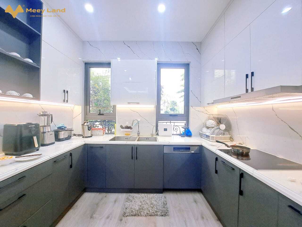 Biệt thự sân vườn đẳng cấp The Manor Central Park, lô góc 3 thoáng, hoàn thiện full nội thất xịn sò