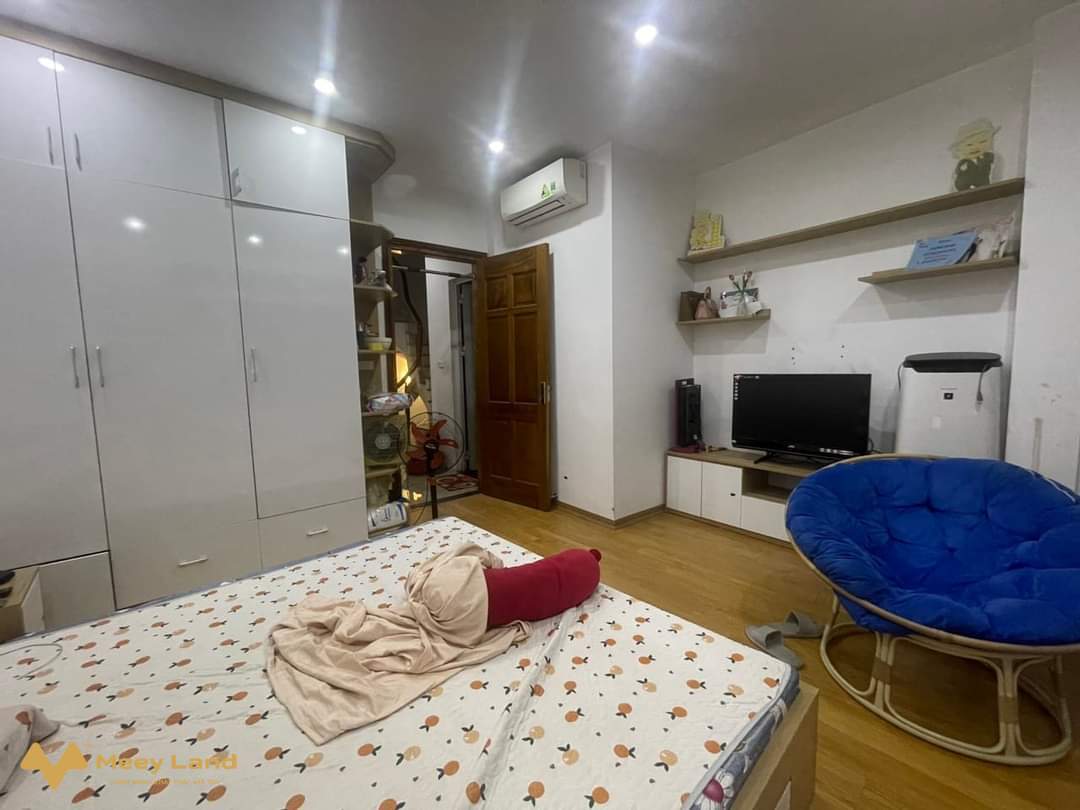 Bán nhà An Khánh, tự xây, 40m2 x 5 tầng, tặng nội thất, gần đường lớn, khu biệt thự