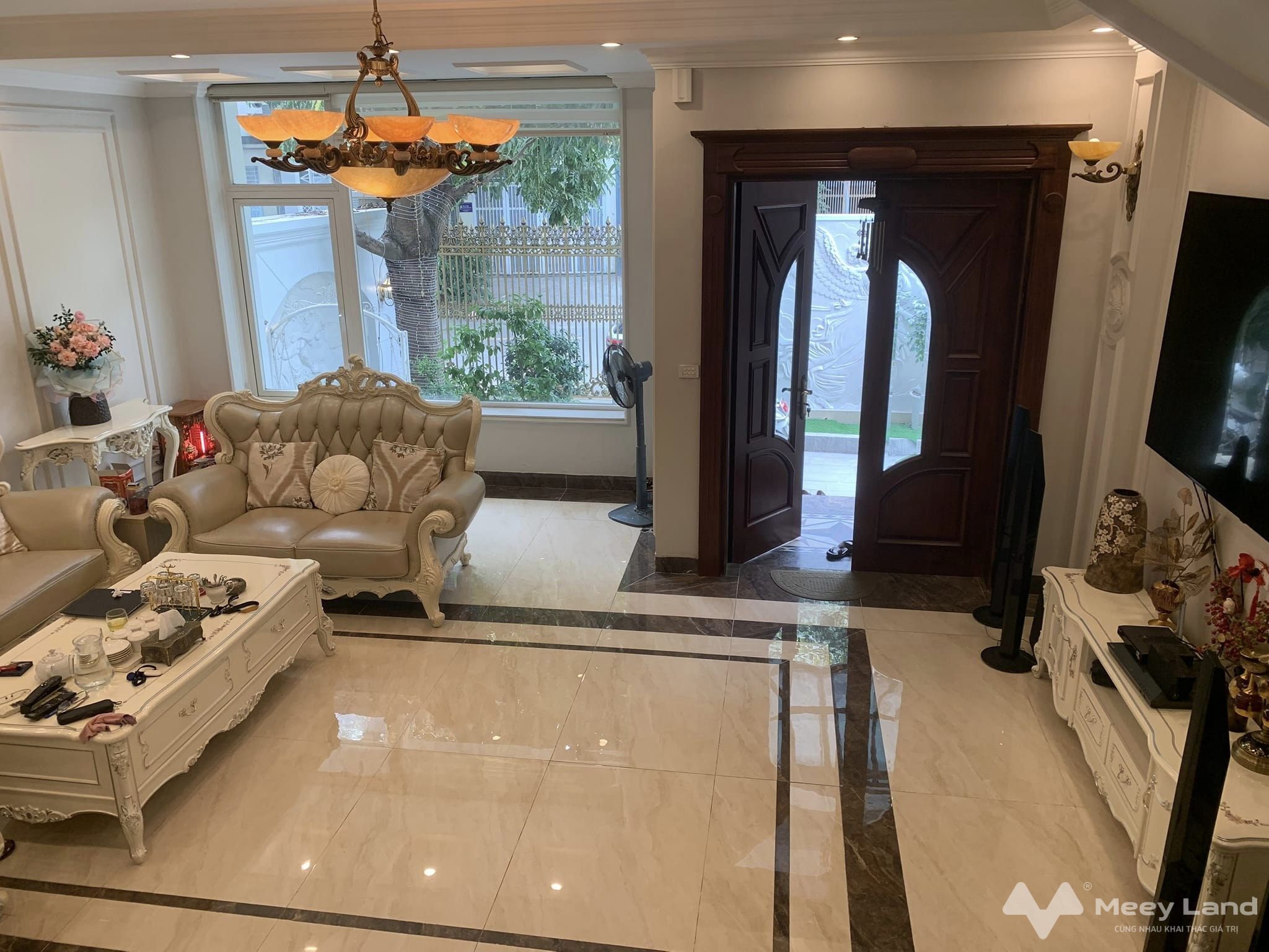 Bán biệt thự khu đô thị Văn Phú, Hà Đông, full nội thất sang trọng, đẳng cấp gần công viên