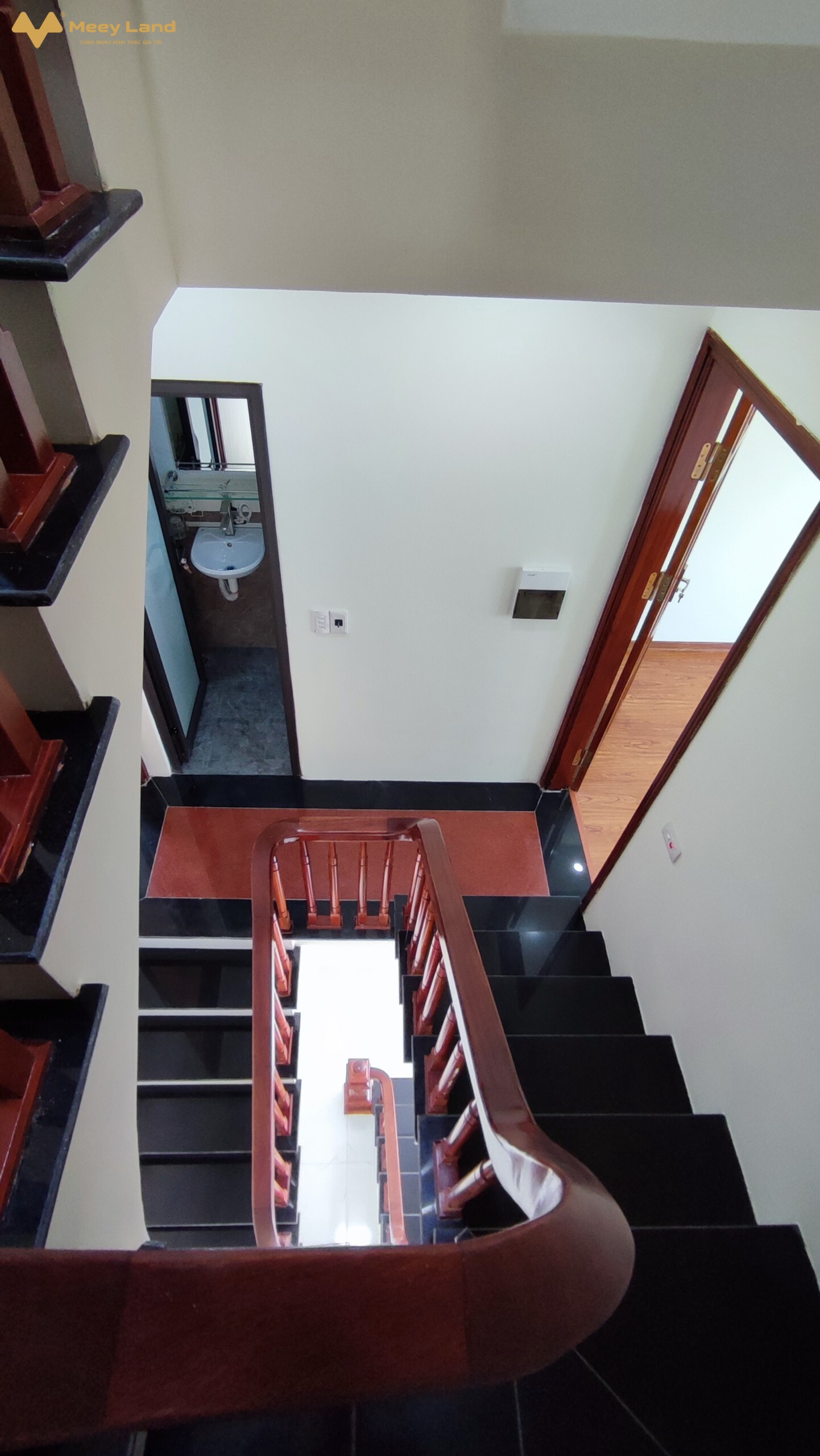 Bán nhà mới Kim Chung, gân khu đô thị Hinode Royal Park, đường 32, xây mới đẹp