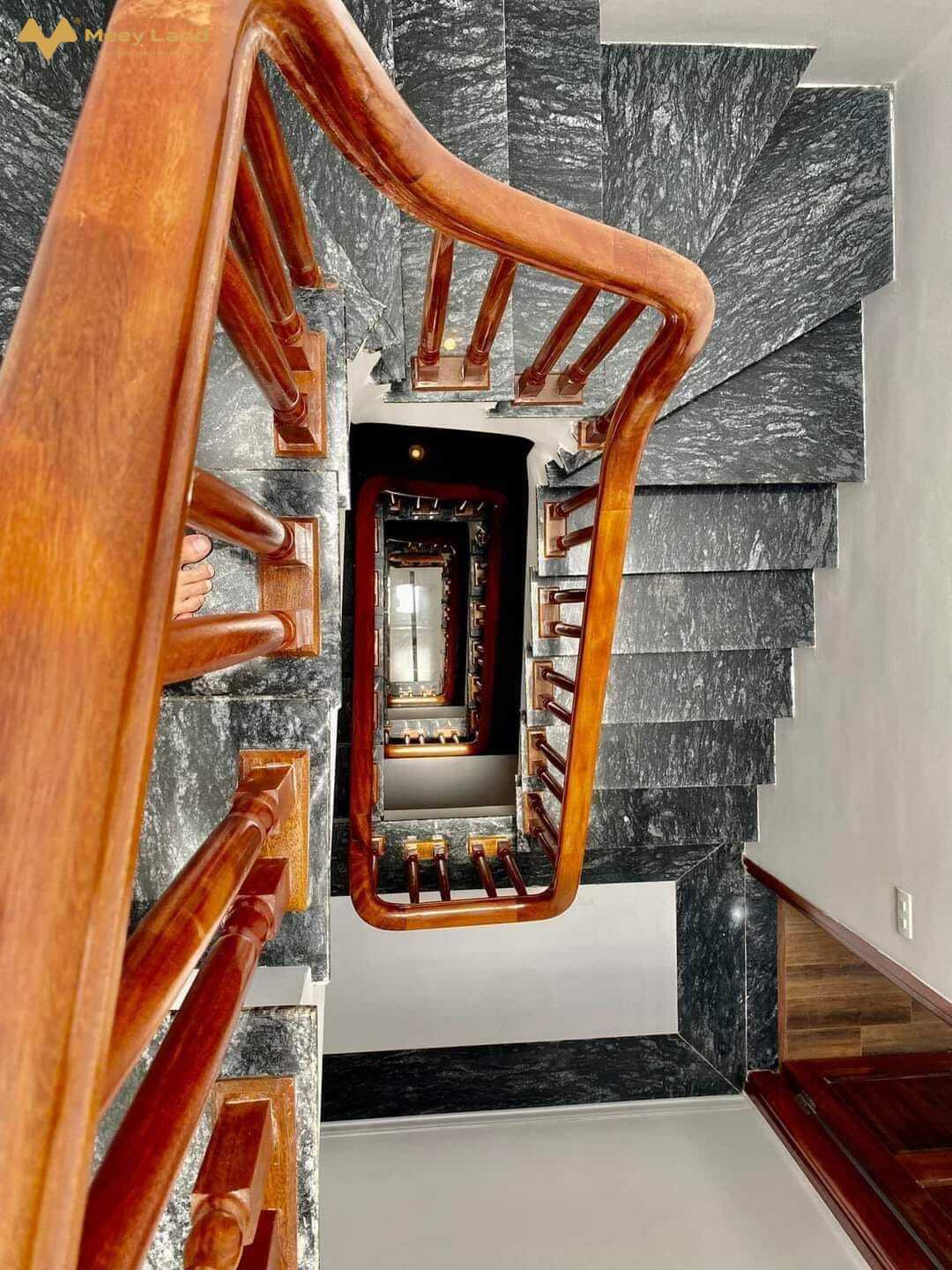 Bán nhà mới Kim Chung 38m2 x 4 tầng, 4 phòng ngủ, 2 mặt tiền, gần đường lớn, ô tô đỗ