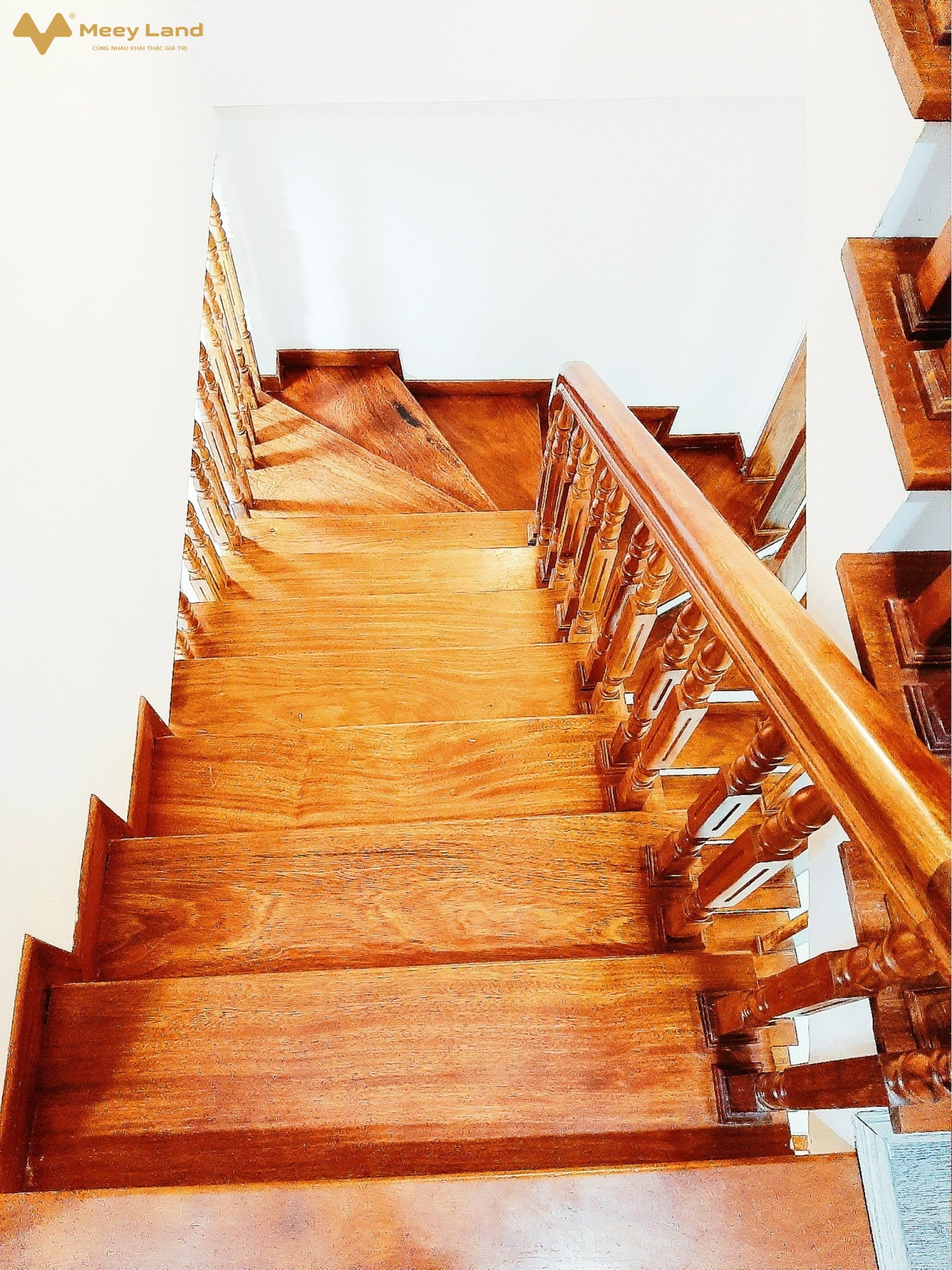 Bán nhà mới Vân Canh xây 5 Tầng,4P Ngủ, view thoáng, ô tô đỗ gần giá 2.4 tỷ- Nhà mới xây 35M 5 Tầng:4 phòng ngủ,3 nhà tắm,sân phơi,gian thờ.- Trước nhà có sân rọng, xe để thoải mái, view thoáng, anh sáng tự nhiên.- Chỉ 40m ra đường lớn ô tô tránh nhau, kinh doanh.- Tiện ích đầy đủ, trường học các cấp, chợ trung tâm mua sắm.- Gần đường phố lớn:Trịnh Văn Bô, Trần Hữu Dực, Cầu Diễn, Mỹ Đình.- Khu vực đầy đủ tiện ích sầm uất, khu vui chơi mua sắm.- Giá nhà 2 tỷ 400 triệu (bao chi phí chuyển nhượng).- Liên Hệ : SĐT/zalo 033-388-1623. để xem nhà trực tiếpTư Vấn Mua Nhà Đất Hà Nội.