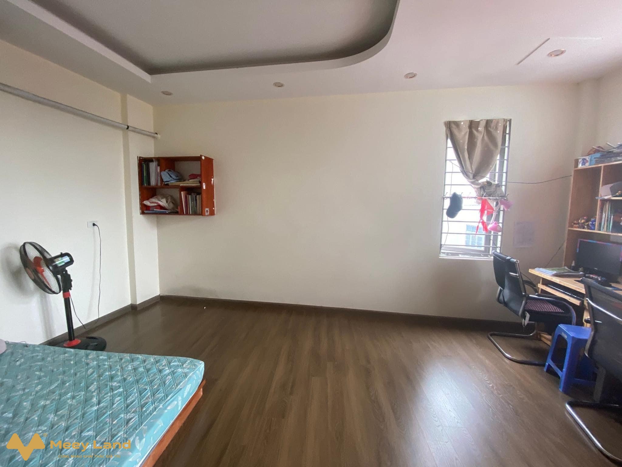 Nhà La Khê, Hà Đông, ô tô đỗ cửa, 39m2, 4 tầng, 4 ngủ, sân để xe riêng, giá chỉ 3,6 tỷ