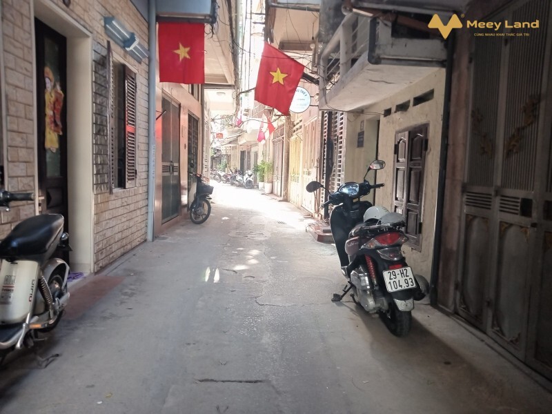 Bán gấp nhà phố Bạch Mai 25m2, 4 tầng, mặt tiền 2,5m, giá 2,35 tỷ