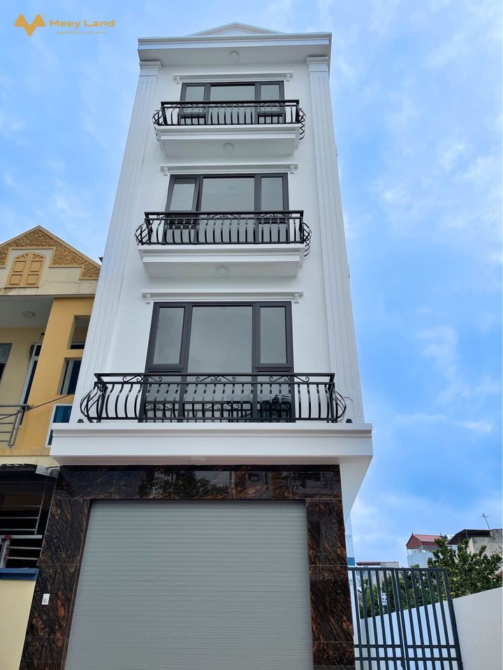 Bán nhà Xuân Phương gần khu đô thị sầm uất, nhà 39,5m2, 4 tầng, 4 phòng ngủ, 50m ô tô đỗ
