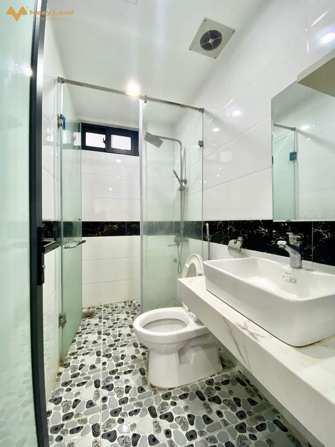 Bán nhà Di Trạch gần đường 32, phố Nhổn, xây 5 tầng, 4 phòng, chỉ 30m đường ô tô đỗ