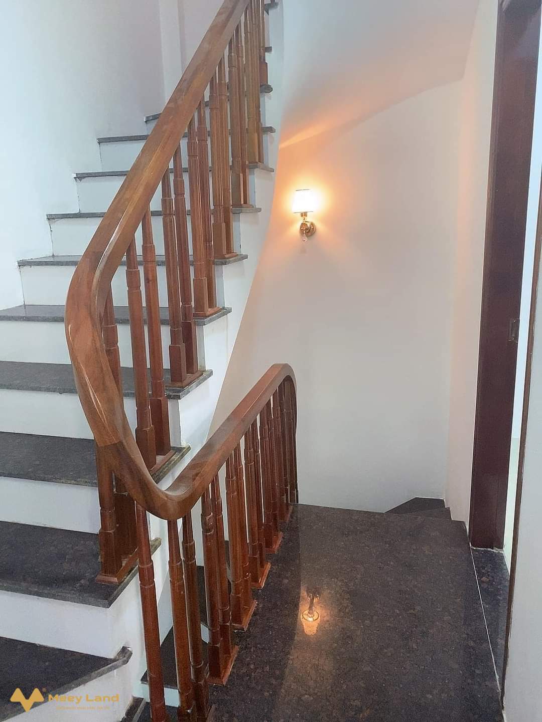 Bán nhà Vân Canh, Xuân Phương 35M 4 Tầng, 4 phòng, nội thất đẹp, đường lớn 2.5 tỷ- Diện tích nhà 35M2 4 Tầng, 4 phòng, 3 nhà tắm, - Đường trước nhà cao ráo, trải gạch đỏ sạch sẽ,  gần phố.- Tiện ích đầy đủ trung tâm mua sắm, chợ, khu vui chơi.- Trường học các cấp 1 2 3, trường quốc tế- Đường lớn: Trịnh Văn Bô, Xuân Phương, Nhổn, Cầu Diễn, Mỹ Đình.- Giá nhà 2 tỷ 500 triệu  ( bao chi phí chuyển nhượng).Anh/ Chị vui lòng Liên hệ : Văn Vượng SDT 033-388-1623 ( có Zalo).-Tư Vấn Mua Bán Nhà Đất.Xin cảm ơn!