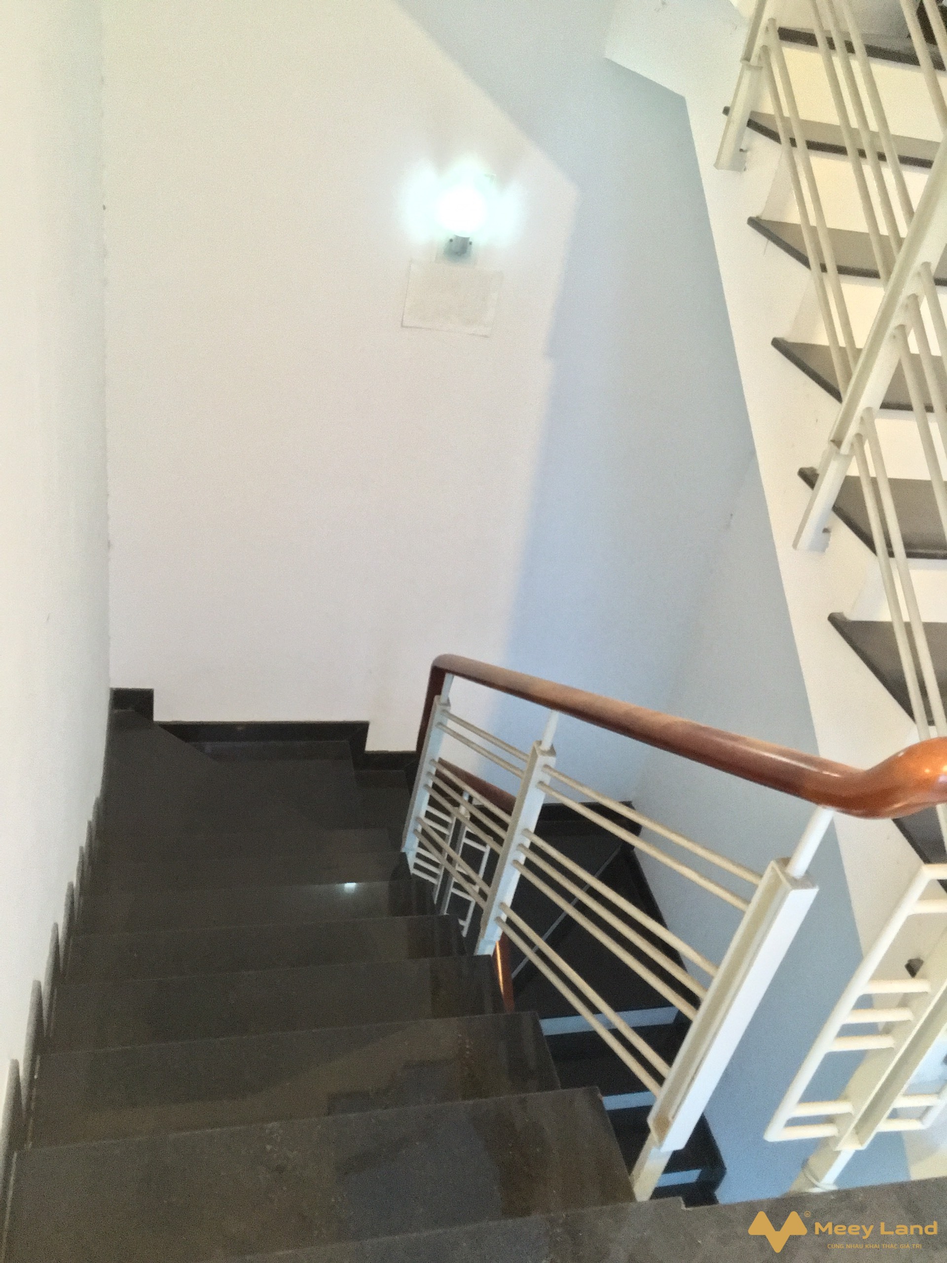 Phòng ban công lớn ngay chợ Tân Quy, Quận 7