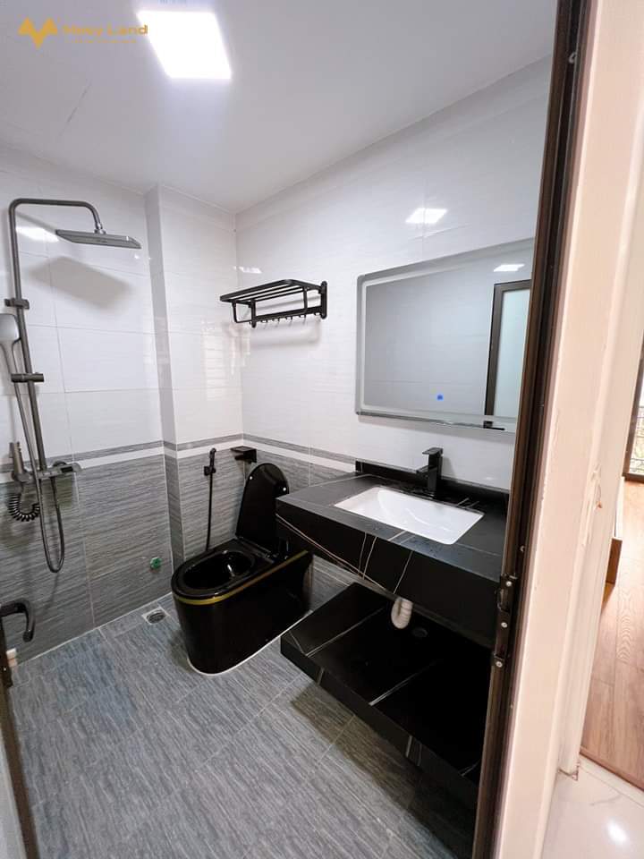 Bán nhà An Khánh, giáp Đại Lộ Thăng Long 39M 4 Tầng, 4P Ngủ, ngõ rộng, ô tô đỗ gần nhà+ Vị trí nhà ở gần Đại Lộ Thăng Long, bán kính 1km KĐT Vinhomes Smart City, Splendora, KĐT Nam An Khánh, tận hưởng mọi tiện ích xung quanh, giao thông thuận tiện đến trung tâm thành phố...- Tầng 1: P. Khách + P. Bếp + Wc.- Tầng 2 + 3: Mỗi tầng có 2 phòng ngủ + Wc.- Tầng 4: Phòng thờ + sân phơi...- Gần Đường lớn: Đại Lộ Thăng Long, Lê Trọng Tấn, Nam Thăng Long, Mỹ Đình , Hà Đông.- Nhà ngay bãi ô tô, đỗ được 30 cái ngày đêm thoải mái.- Hỗ trợ vay ngân hàng chỉ 1.5 tỷ nhận nhà ở ngay.- Giá nhà 3 tỷ 200 triệu (bao chi phí chuyển nhượng).- SDT Liên Hệ: 0333 881 623/ 0944 958 199Đã sao chépcó Zalo).Xin chân thành cảm ơn.