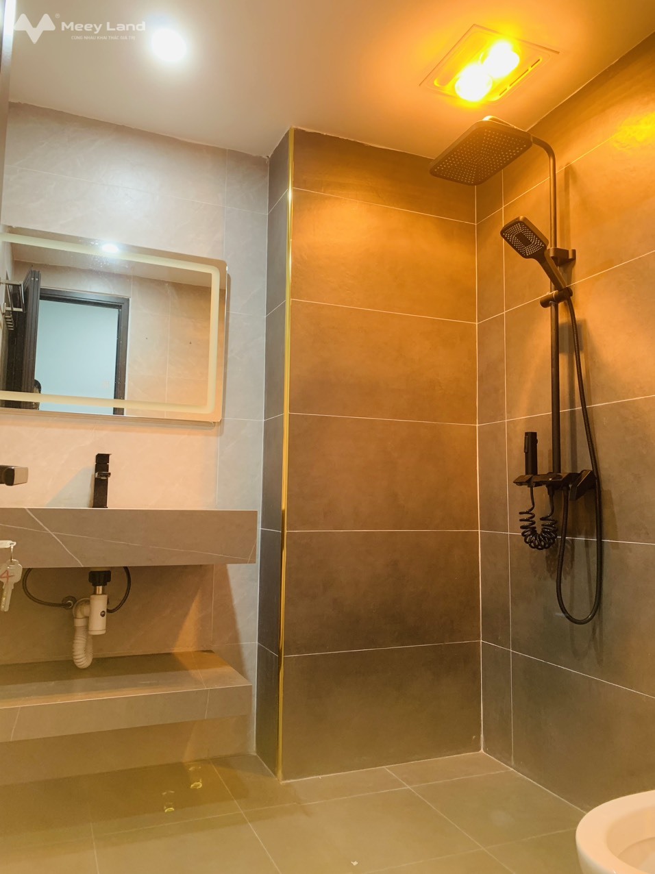 Bán nhà mặt phố Vân Canh 40m2, mặt đường 11m trục chính kinh doanh, thang máy nội thất sẵn