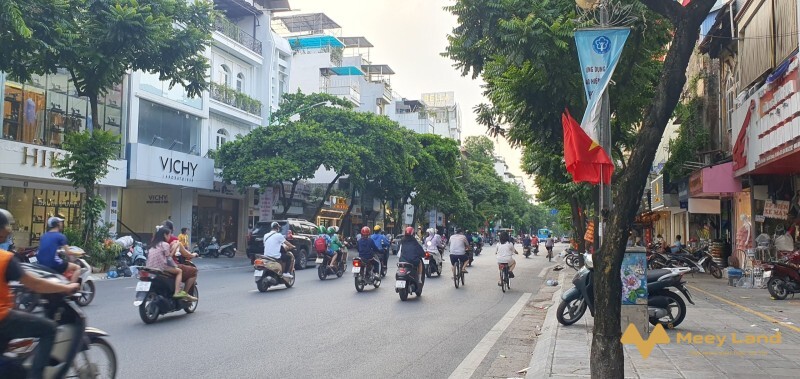 Bán gấp nhà mặt phố Huế, quận Hai Bà Trưng, Hà Nội 173m2, 4 tầng, mặt tiền 5m, giá 72,5 tỷ