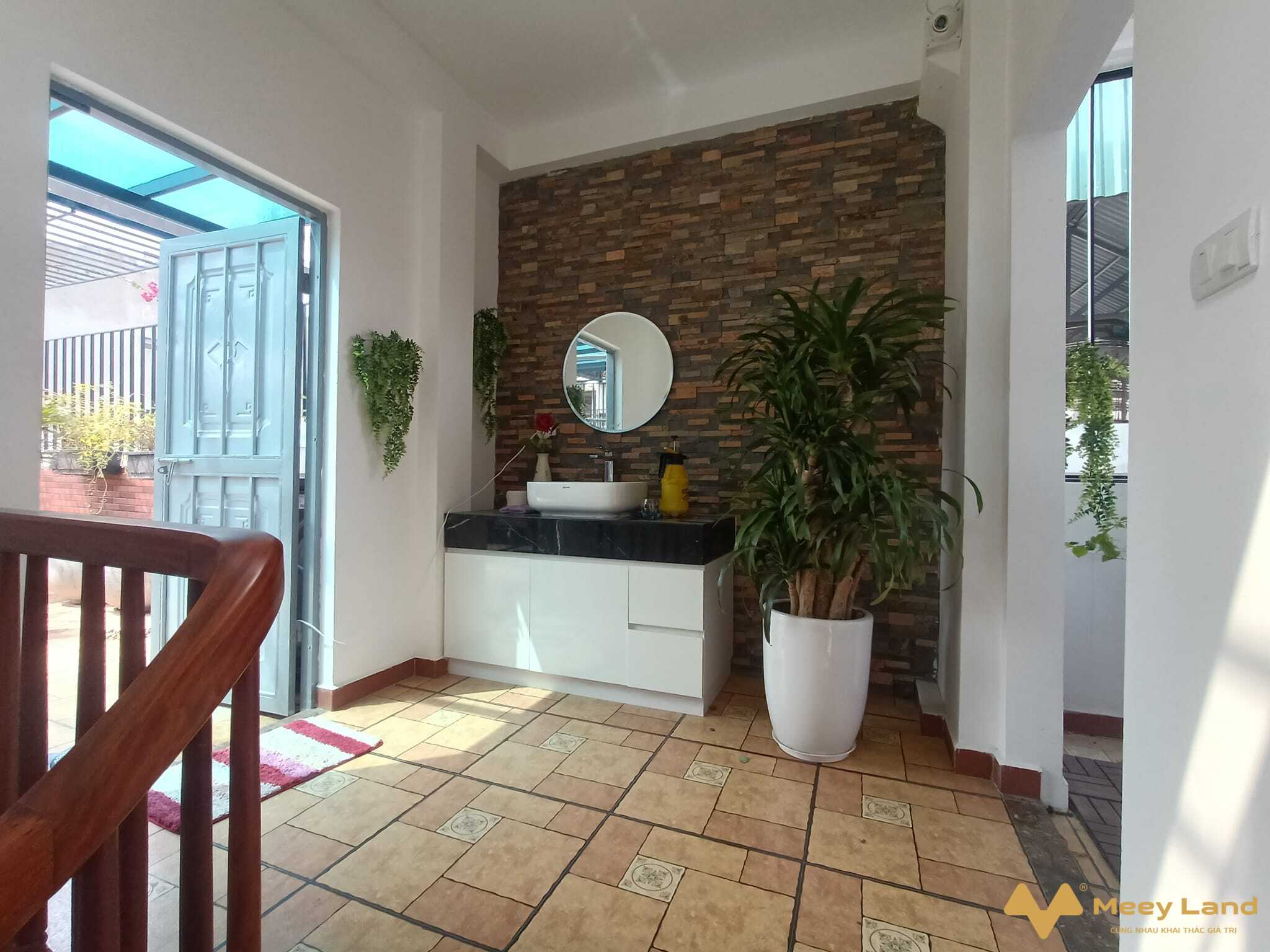 Bán nhà Xuân Phương 42m2, 4 tầng, 4 phòng, ngõ rộng thoáng, nội thất đẹp, giá 6.6 tỷ