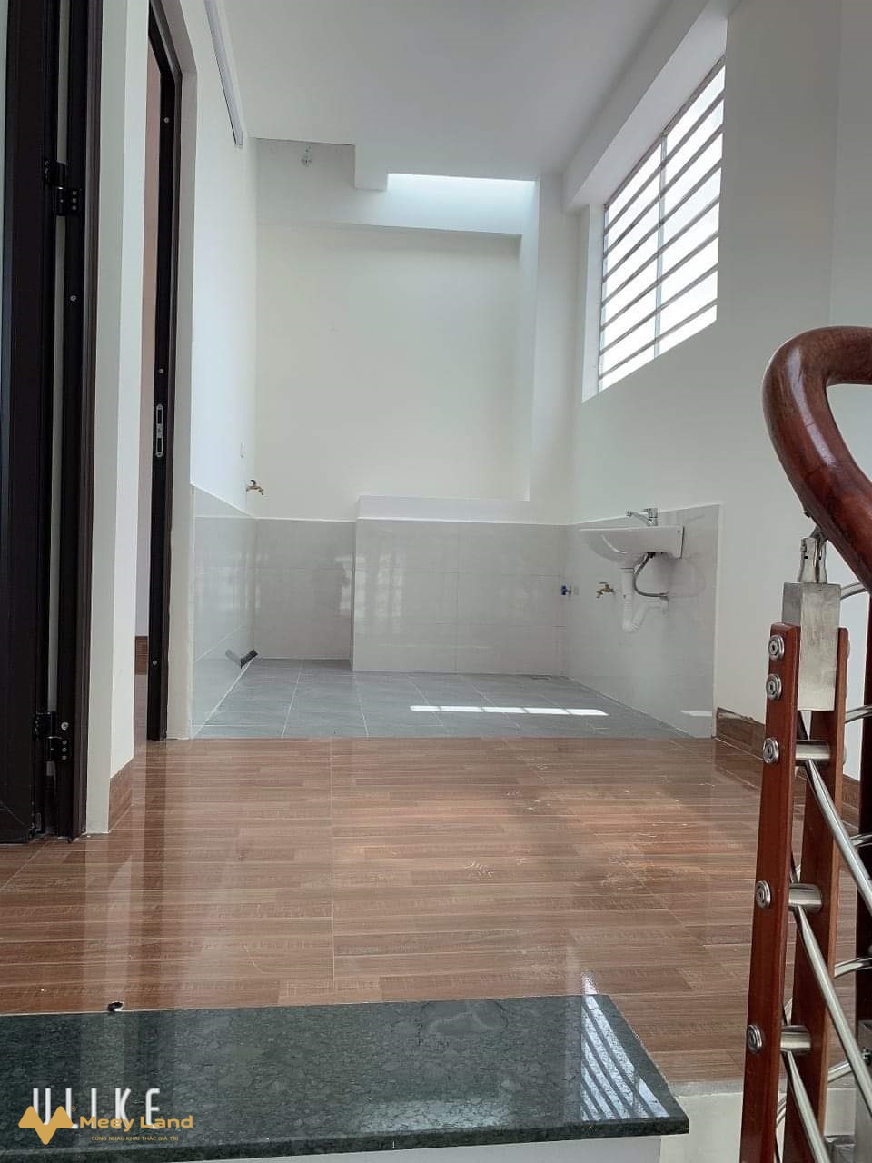 Bán Nhà Vân Canh-gần Mỹ Đình 35M 5Tầng-Ôtô đỗ gần-Nội thất đẹp-nhà thoáng mát+ Nhà Xây mới thiết kê: 5 Tầng : 4 phòng ngủ, 3 nhà tắm, 4 wc, sân phơi, gian thờ.- Nhà full nội thất mới, đầy đủ công năng sử dụng,anh chị chuyển đồ ở luôn.- Ngõ trước nhà rộng hơn 2.5 m thoáng, trải gạch đỏ cao ráo sạch sẽ.- Chỉ 15m ra đường lớn, ô tô đỗ tránh nhau, kinh doanh.- Khu xung quanh, văn minh, an ninh yên tĩnh, dân trí.- Tiện ích đầy đủ: gần chợ, trung tâm mua sắm các mặt hàng, trường học các cấp.- Chỉ 50m có bãi đô ô tô ngày đêm, an ninh.- Giao thông thuận tiện đường lớn:  QL 70,  Mỹ Đình, Trịnh Văn Bô, phố Nhổn, Cầu Diễn.- Gần Mỹ Đình, Hà Đông, An Khánh, Thanh Xuân, Cầu Giấy bán kinh 3-5km.- Hô trợ vay ngân hàng để mua nhà nhanh gọn lãi suất thấp nhất.- Giá nhà : 2 tỷ 700 triệu ( bao chí phí chuyển nhượng).Chi tiết liên hệ: Văn Vượng –   033-388- 1623 (zalo).- Tư Vấn Chuyên Bán Nhà Đất Bắc- Nam Từ Liêm- Hoài Đức từ 2 tỷ - 4 tỷ,nhà xây mới, nhà dân cũ cần bán,ngõ rộng Ô TÔ, Kinh Doanh, Tiện ích.Xin chân thành cảm ơn.