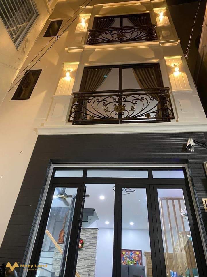 Cần bán gấp nhà, Lê Văn Việt, quận 9, hẻm ô tô 6m, 4 tầng lầu 105m2, giá 6,75 tỷ