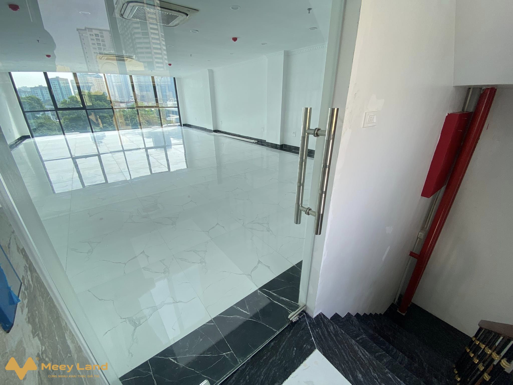 Chính chủ bán tòa nhà 9 tầng, thang máy mặt phố Khuất Duy Tiến, Thanh Xuân, vị trí đắc địa