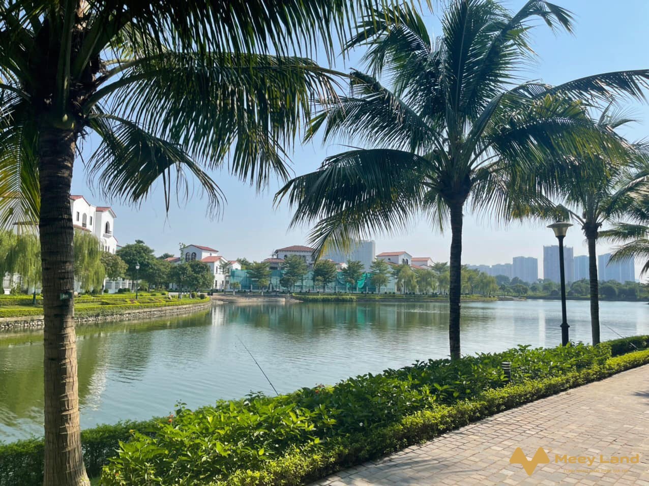 Bán biệt thự mặt hồ Vinhomes Thăng Long, hoàn thiện nội thất đẹp, giá tốt