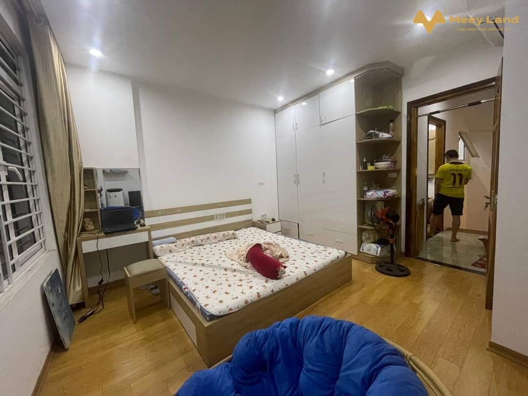 Bán nhà An Khánh, tự xây, 40m2 x 5 tầng, tặng nội thất, gần đường lớn, khu biệt thự