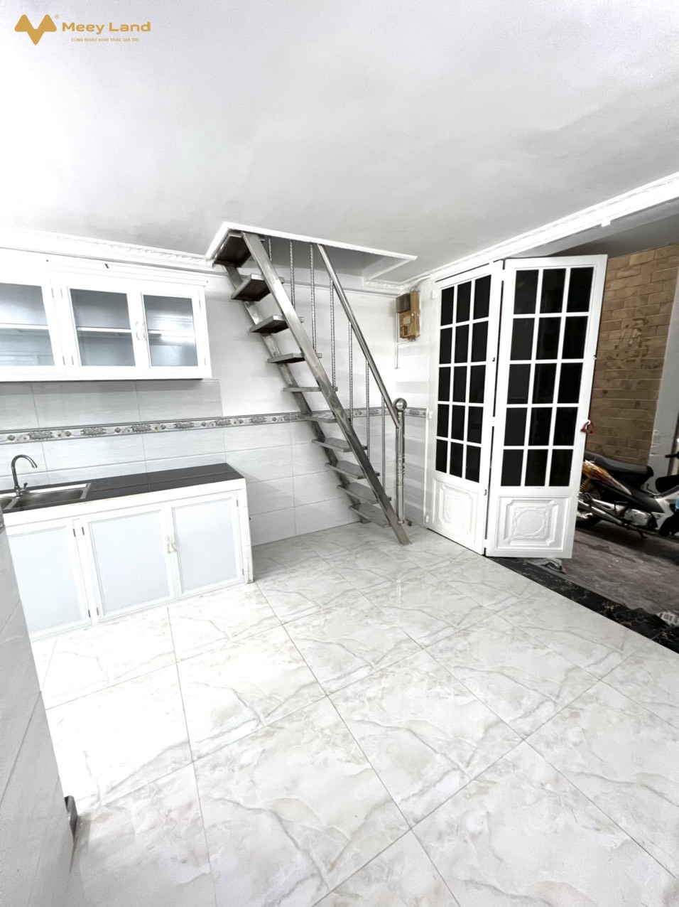 Cần bán rẻ nhà nhỏ xinh 1 trệt 2 lầu trung tâm quận 1, Hồ Chí Minh