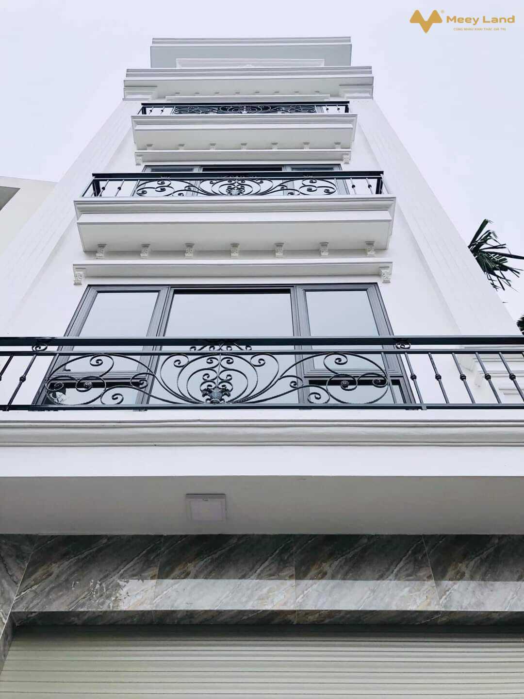 Nhà riêng Tây Mỗ, Nam Từ Liêm 35M x 5 Tầng, 2 mặt thoáng, ô tô đỗ gần giá 2.5 tỷ- Diện tích nhà 32M2 5 Tầng, 4 phòng ngủ, 3 nhà tắm, gian thờ, sân phơi- nhà có nội thất mới đầy đủ công năng sử dụng.- trước nhà có sân để xe thoải mái, chỉ 50m ra đường ô tô đỗ.- gần nhà văn hóa, trung tâm thể thao, trường học các cấp, chợ sầm uất.- Gần đường : Đại Lộ Thăng Long, Mỹ Đình, SA Đôi, Hà Đông.- Sổ đỏ chính chủ pháp lý chuẩn sẵn sàng giao dịch.- Giá nhà: 2 tỷ 500 triệu (bao chi phí chuyển nhượng ).- Vui lòng liên hệ :Văn Vượng 033-388-1623/ 094-495-8199 (có Zalo)-Tư Vấn Mua Bán Nhà Đất.- Xin cảm ơn!#muanha #bannha #muadat #bandat