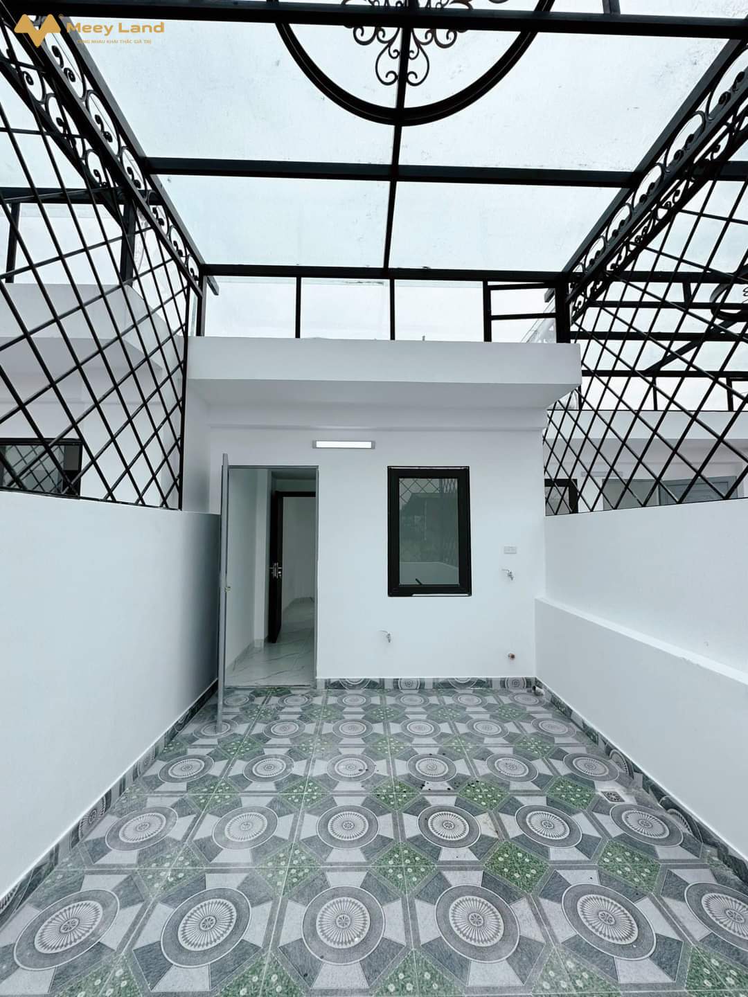 Bán nhà Tây Mỗ gần VinSmart City 33M 5 Tầng, 3P Ngủ, view thoáng, tiện ích tốt giá 3.1 tỷ- Nhà thiết kế tổng 4 phòng ngủ, 3 nhà tắm, gian thờ, sân phơi.- Thiết kế nhiều cửa sổ, view thoáng ánh sáng tự nhiên.- Chỉ 60m ra đường rộng 6m, ô tô tránh nhau.- Khu vực đầy đủ tiện ích gần trường học các cấp 1 2 3, chợ trung tâm mua sắm.- Vị trí nhà gần đường lớn: Đại Lộ Thăng Long, Lê Trọng Tấn, Hà Đông, Mỹ Đình.- Hỗ trợ vay ngân hàng chỉ  1.5 tỷ nhận nhà ở ngay.- Giá nhà 3 tỷ 100 triệu ( bao chi phí chuyển nhượng).-SDT Liên Hệ : 033.388.1623/ 094.495.8199( có Zalo)Xin chân thành cảm ơn.