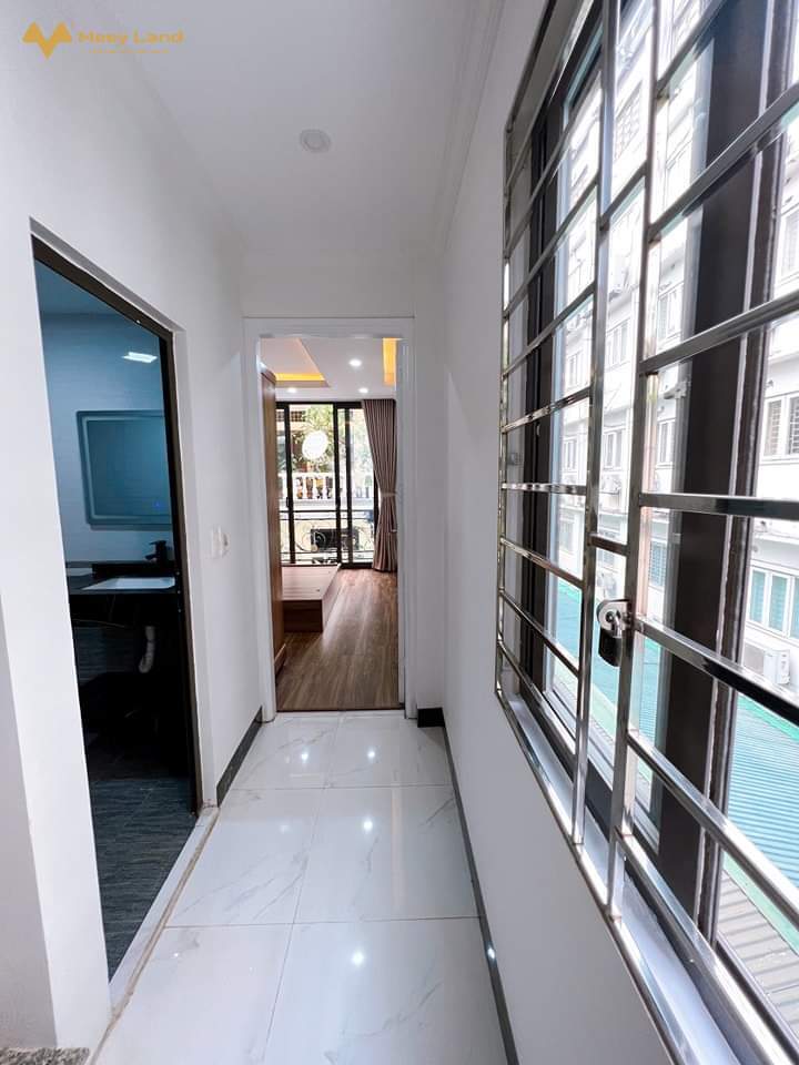 Bán nhà An Khánh, giáp Đại Lộ Thăng Long 39M 4 Tầng, 4P Ngủ, ngõ rộng, ô tô đỗ gần nhà+ Vị trí nhà ở gần Đại Lộ Thăng Long, bán kính 1km KĐT Vinhomes Smart City, Splendora, KĐT Nam An Khánh, tận hưởng mọi tiện ích xung quanh, giao thông thuận tiện đến trung tâm thành phố...- Tầng 1: P. Khách + P. Bếp + Wc.- Tầng 2 + 3: Mỗi tầng có 2 phòng ngủ + Wc.- Tầng 4: Phòng thờ + sân phơi...- Gần Đường lớn: Đại Lộ Thăng Long, Lê Trọng Tấn, Nam Thăng Long, Mỹ Đình , Hà Đông.- Nhà ngay bãi ô tô, đỗ được 30 cái ngày đêm thoải mái.- Hỗ trợ vay ngân hàng chỉ 1.5 tỷ nhận nhà ở ngay.- Giá nhà 3 tỷ 200 triệu (bao chi phí chuyển nhượng).- SDT Liên Hệ: 0333 881 623/ 0944 958 199Đã sao chépcó Zalo).Xin chân thành cảm ơn.