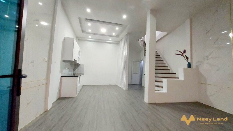 Bán gấp nhà mặt phố Huế, quận Hai Bà Trưng, Hà Nội, mặt tiền 5m