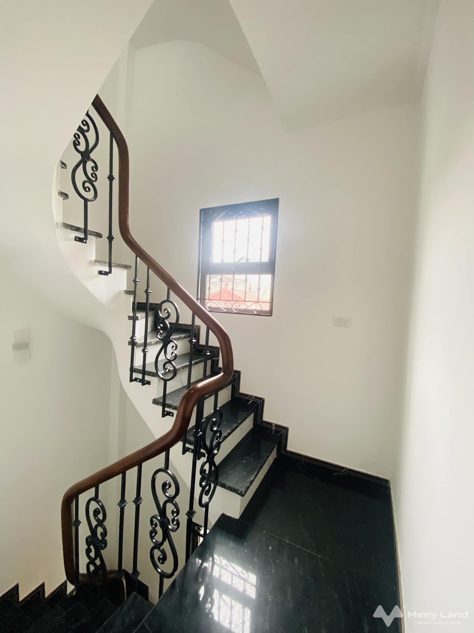 Bán nhà Hồ Tùng Mậu lô góc, 7 tầng, thang máy mới tinh, giá tốt