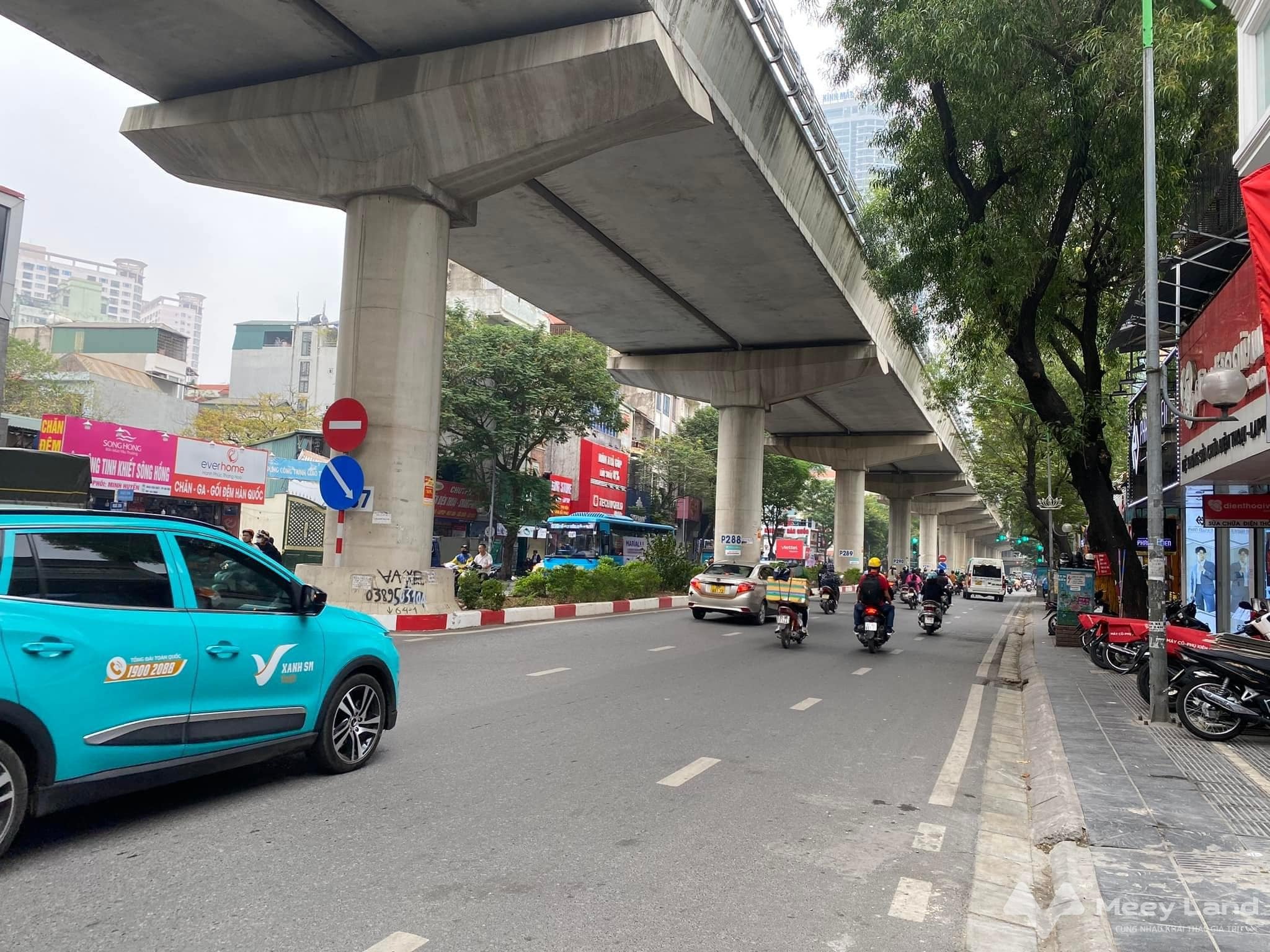 Bán nhà mặt phố đường Cầu Giấy, lô góc, kinh doanh sầm uất ngày đêm