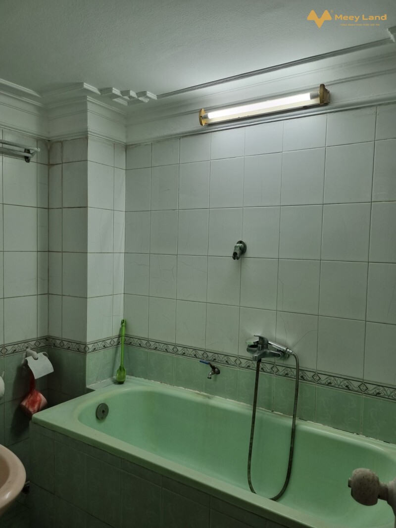 Bán gấp nhà mặt phố Bạch Mai, 2 tầng, mặt tiền 3m, giá 11,2 tỷ