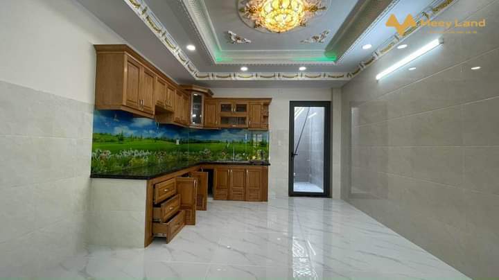 Cần bán gấp nhà đường 385, quận 9, đường ô tô 6m, 3 tầng lầu, 80m2, giá 6,1 tỷ