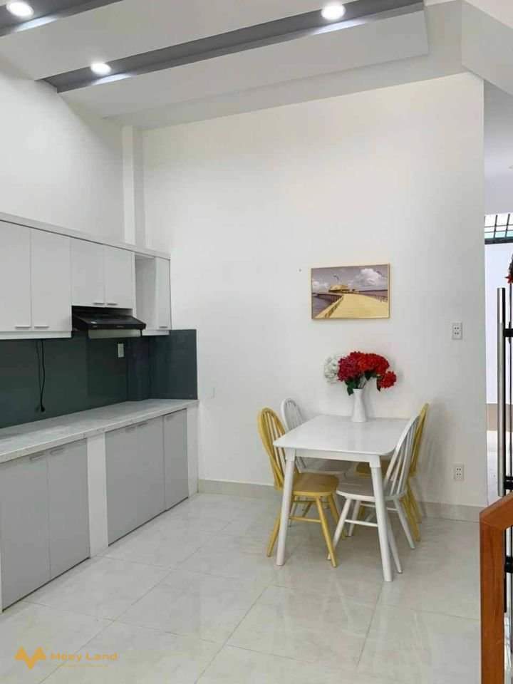 Cần bán gấp nhà, Nguyễn Xiển quận 9, hẻm ô tô 5m, 2 tầng lầu 90m2, giá 3,9 tỷ