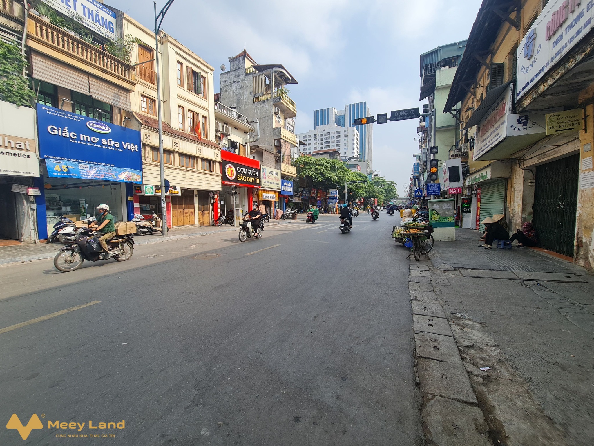 Bán gấp nhà mặt phố Bạch Mai 195m2, 9 tầng, mặt tiền 6,7m, 40 tỷ